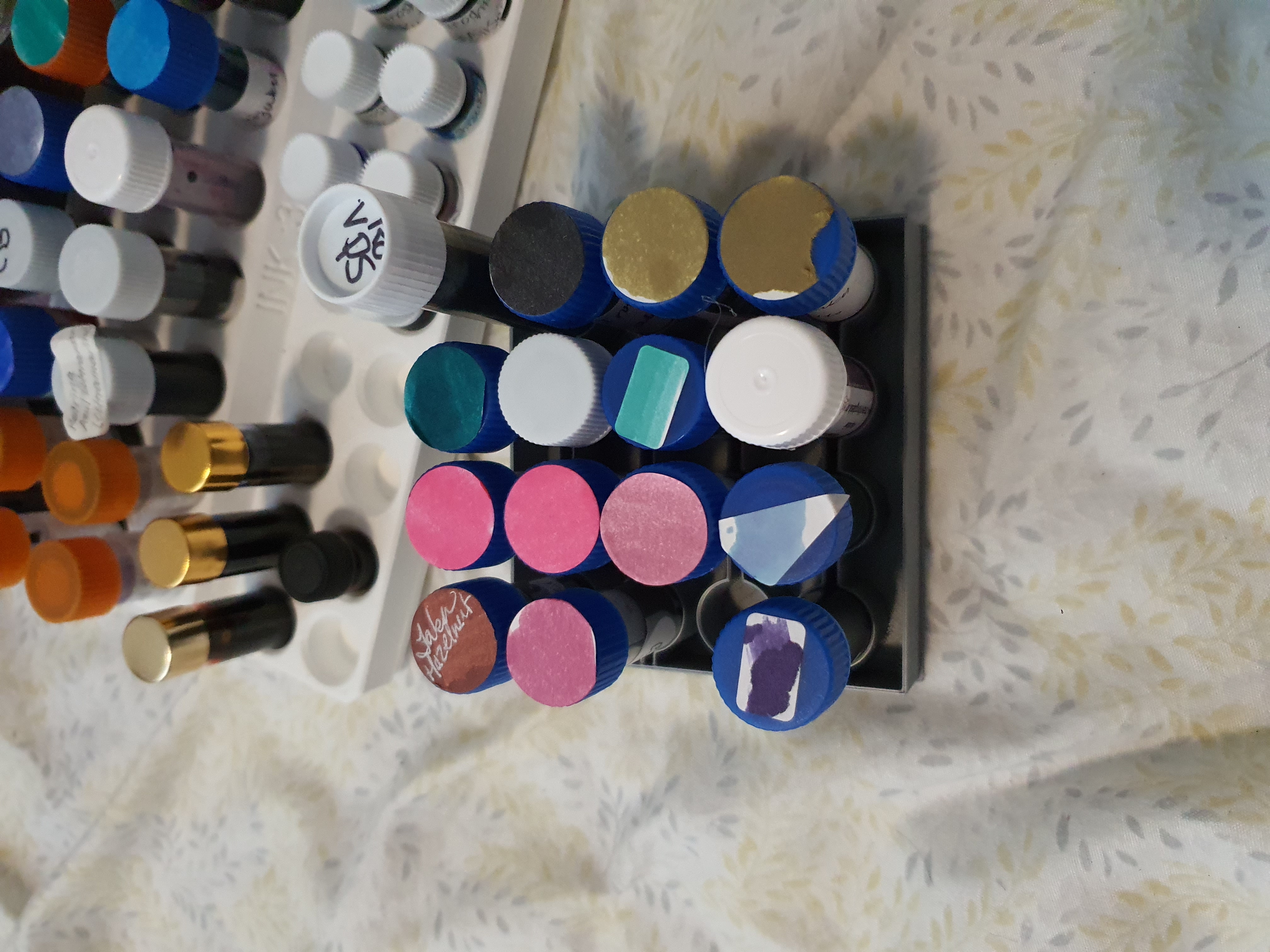 Fast and Cheap Adjustable Sample Vial holder (Fountain pen ink sample!)