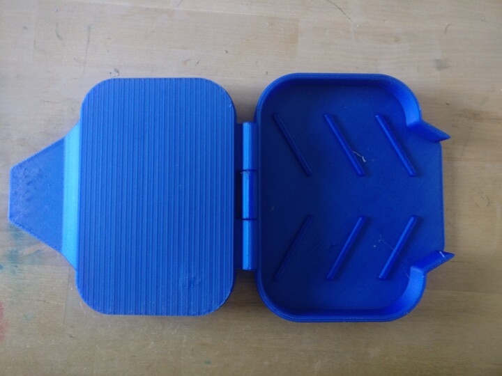 Kitchen sponge squeezer