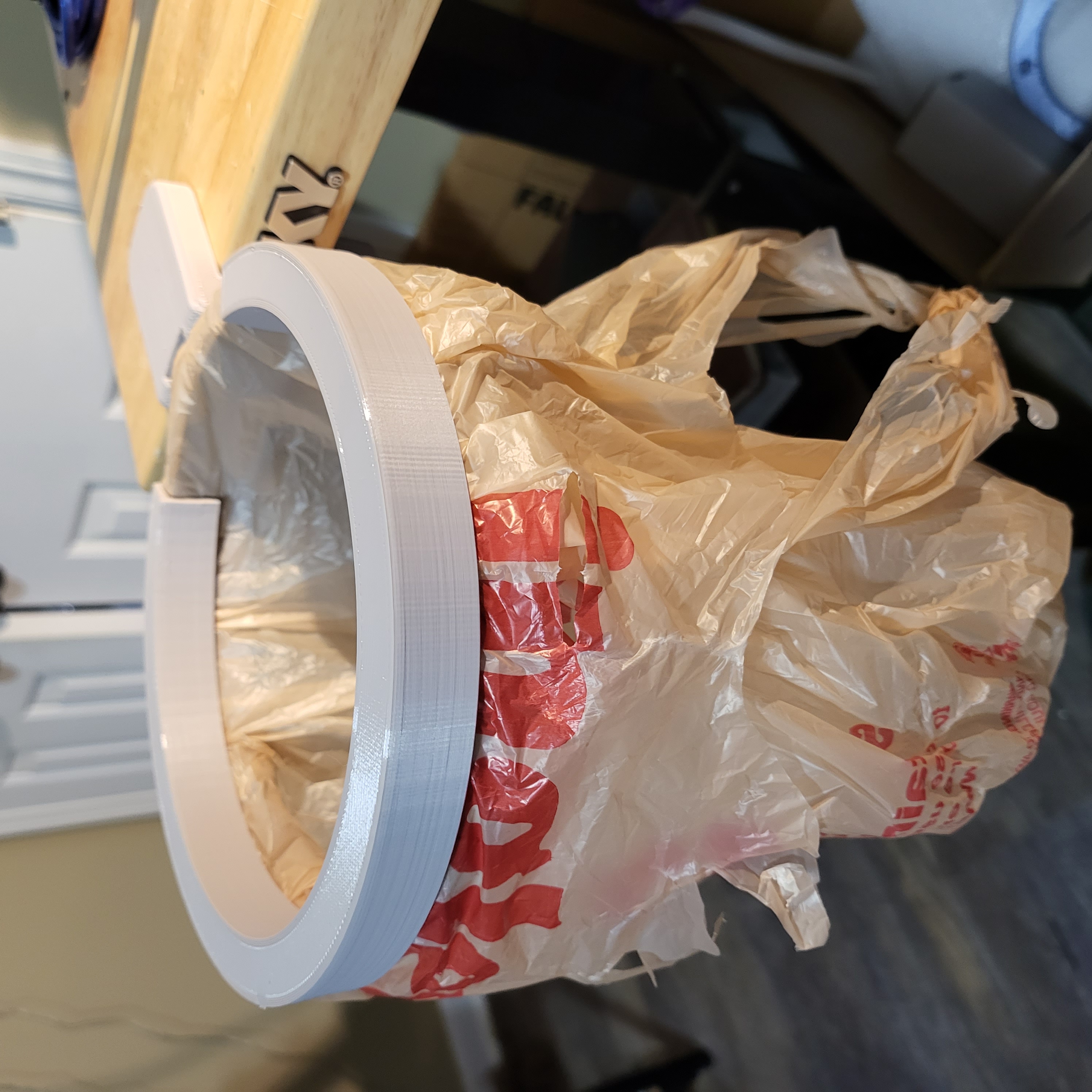 Trash Bag Mount Table Clamp by Markytemp Download free STL model