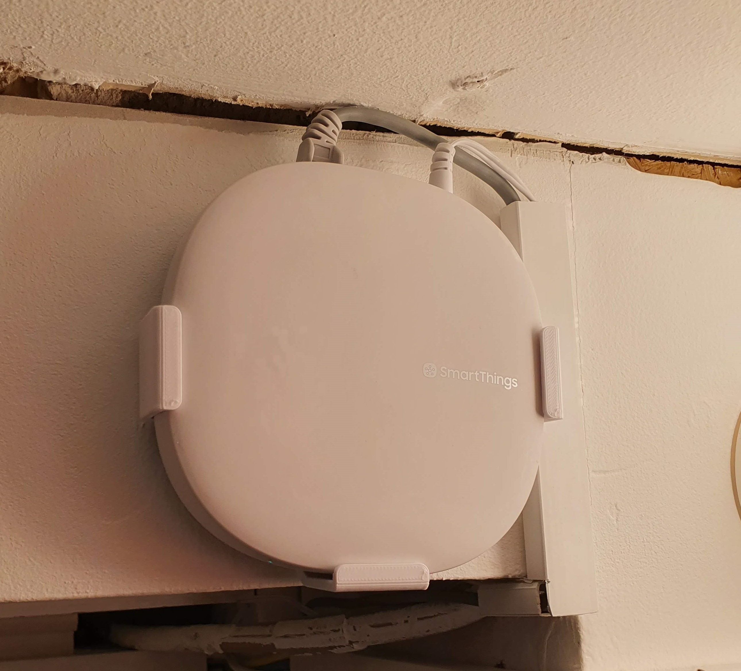 Samsung Smartthings hub 3 wall holder