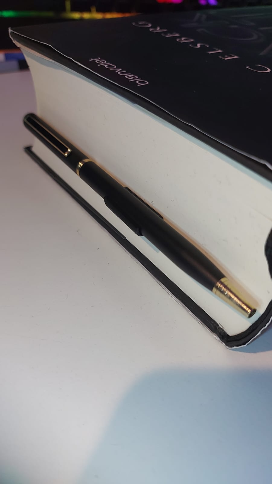 Miniatura 2 do modelo 3D Bookmark-pen holder