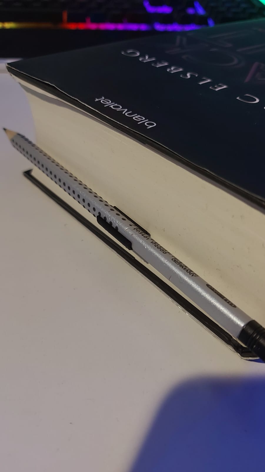 Miniatura 4 do modelo 3D Bookmark-pen holder