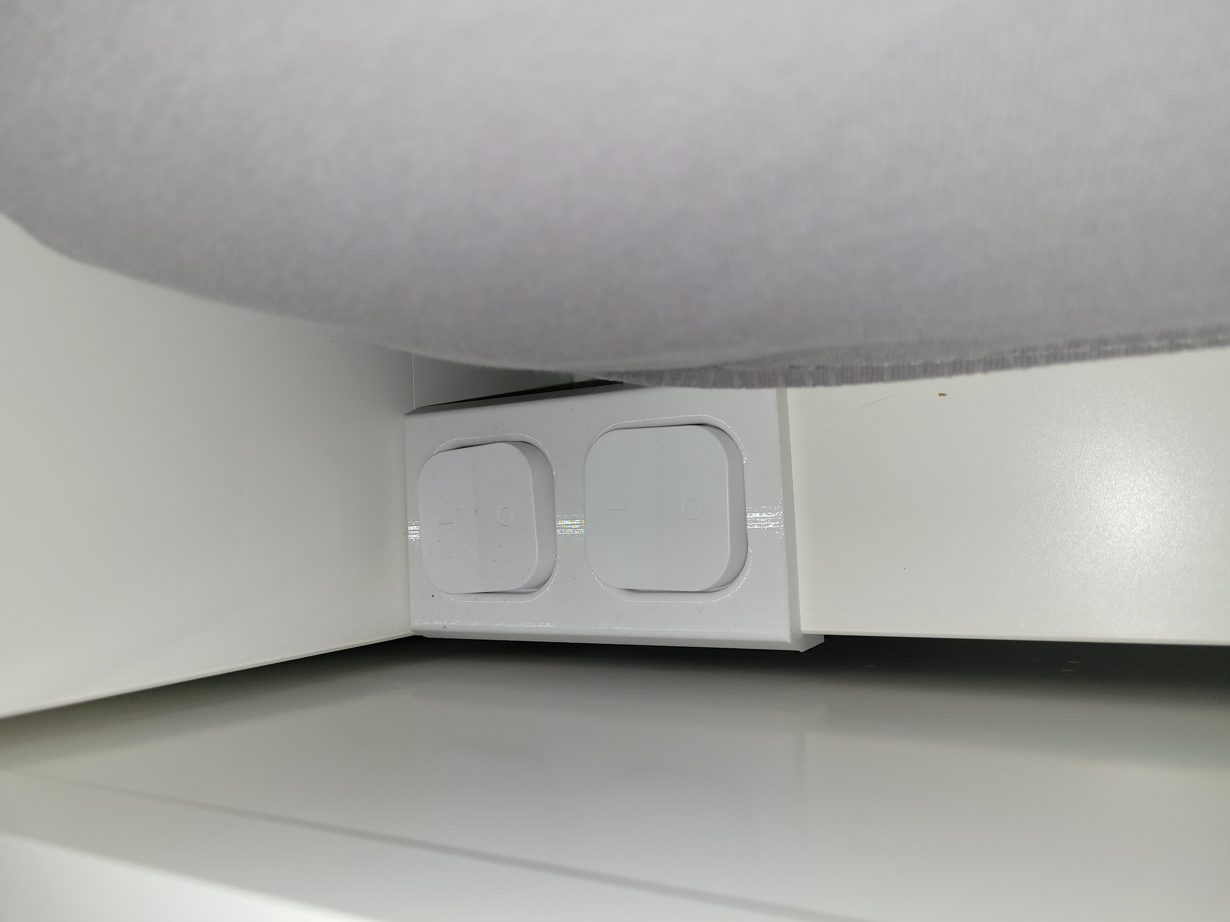Holder for Tradfri switches for Malm bed