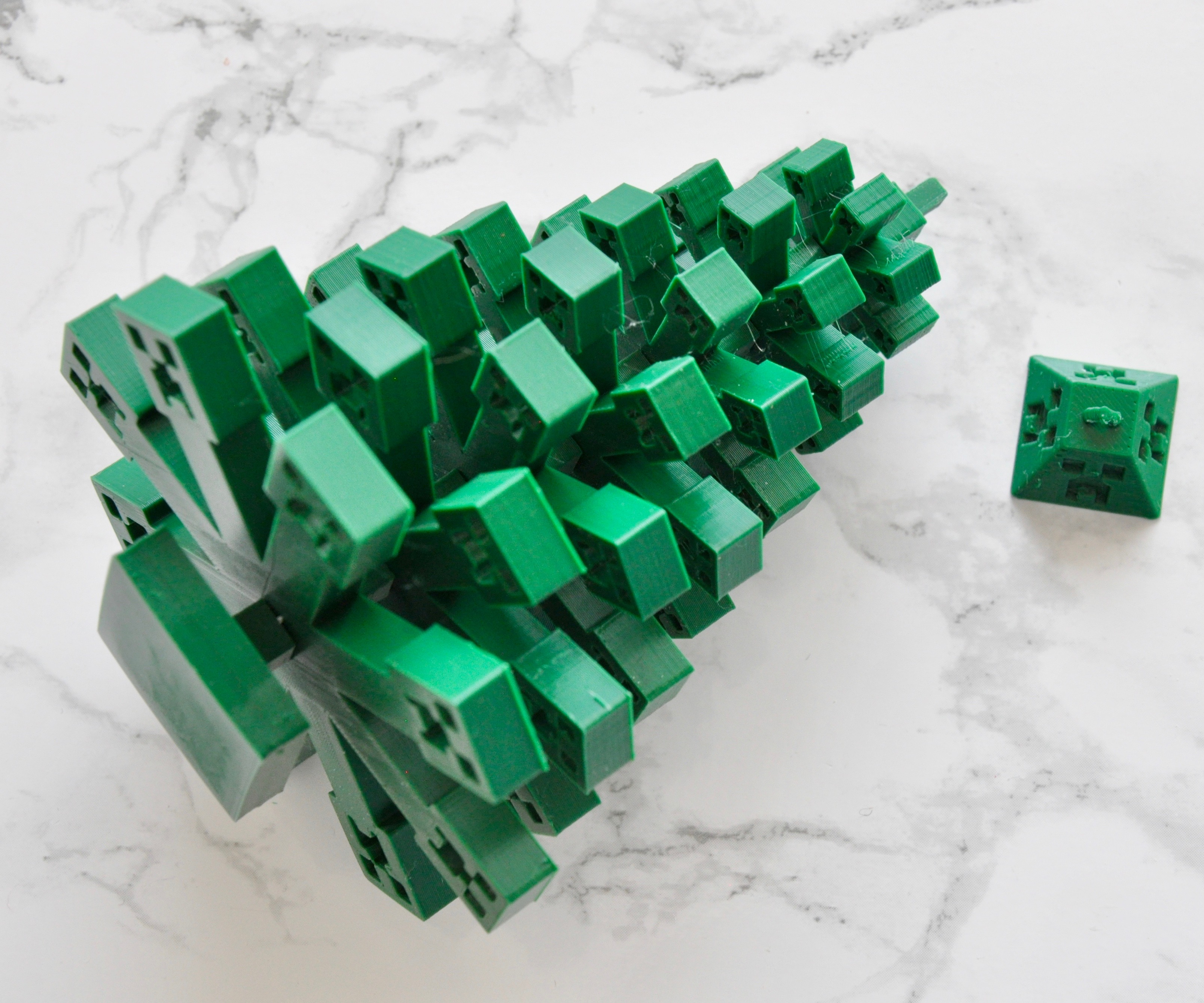 Miniatura 7 do modelo 3D Minecraft Creeper Christmas Tree