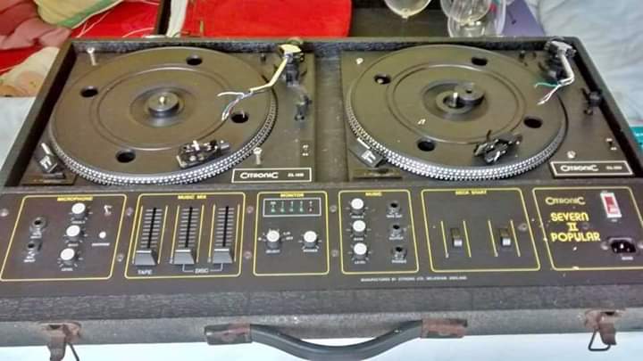 Vintage citronic vinyl deck centre piece