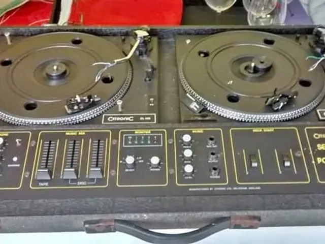 Vintage citronic vinyl deck centre piece