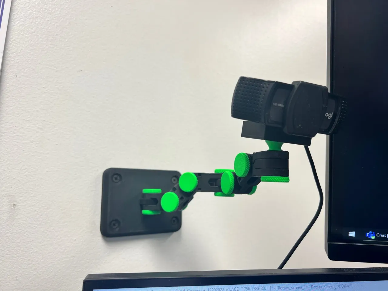 Portable wall outlet hanger mk2