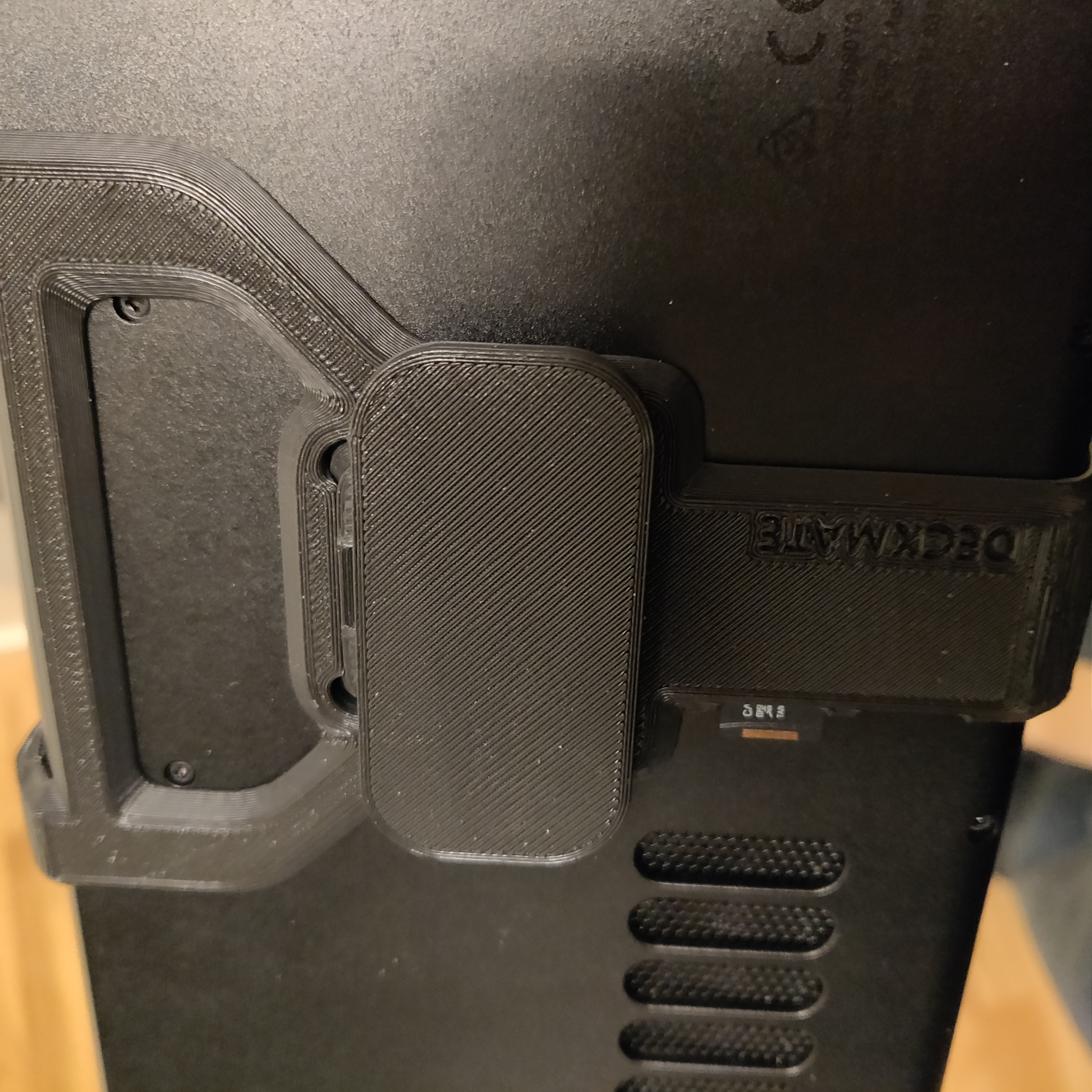 DeckMate screwless "universal" mounting plate