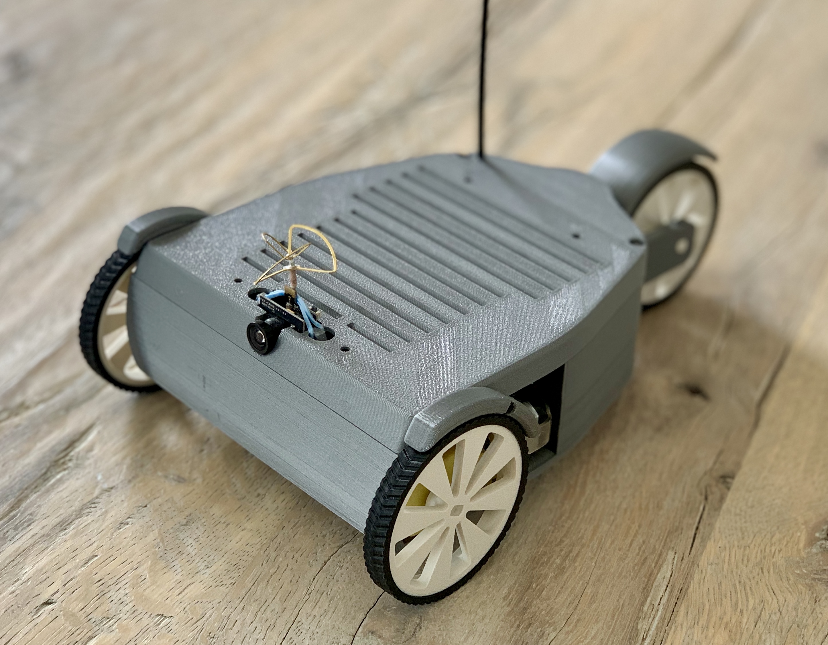 RC FPV-Trike with rear steering wheel