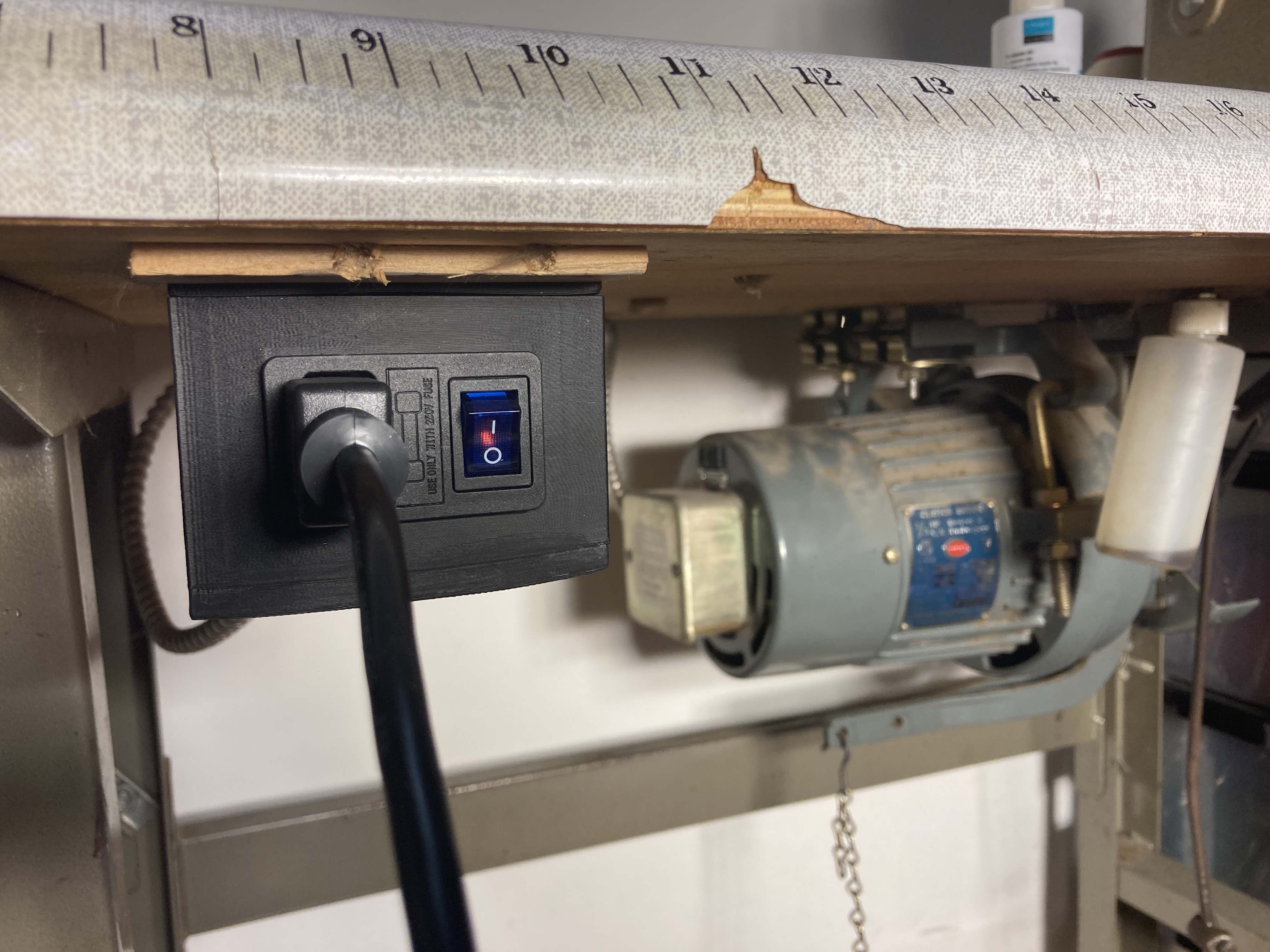 IEC 320 C14 power inlet / electrical box