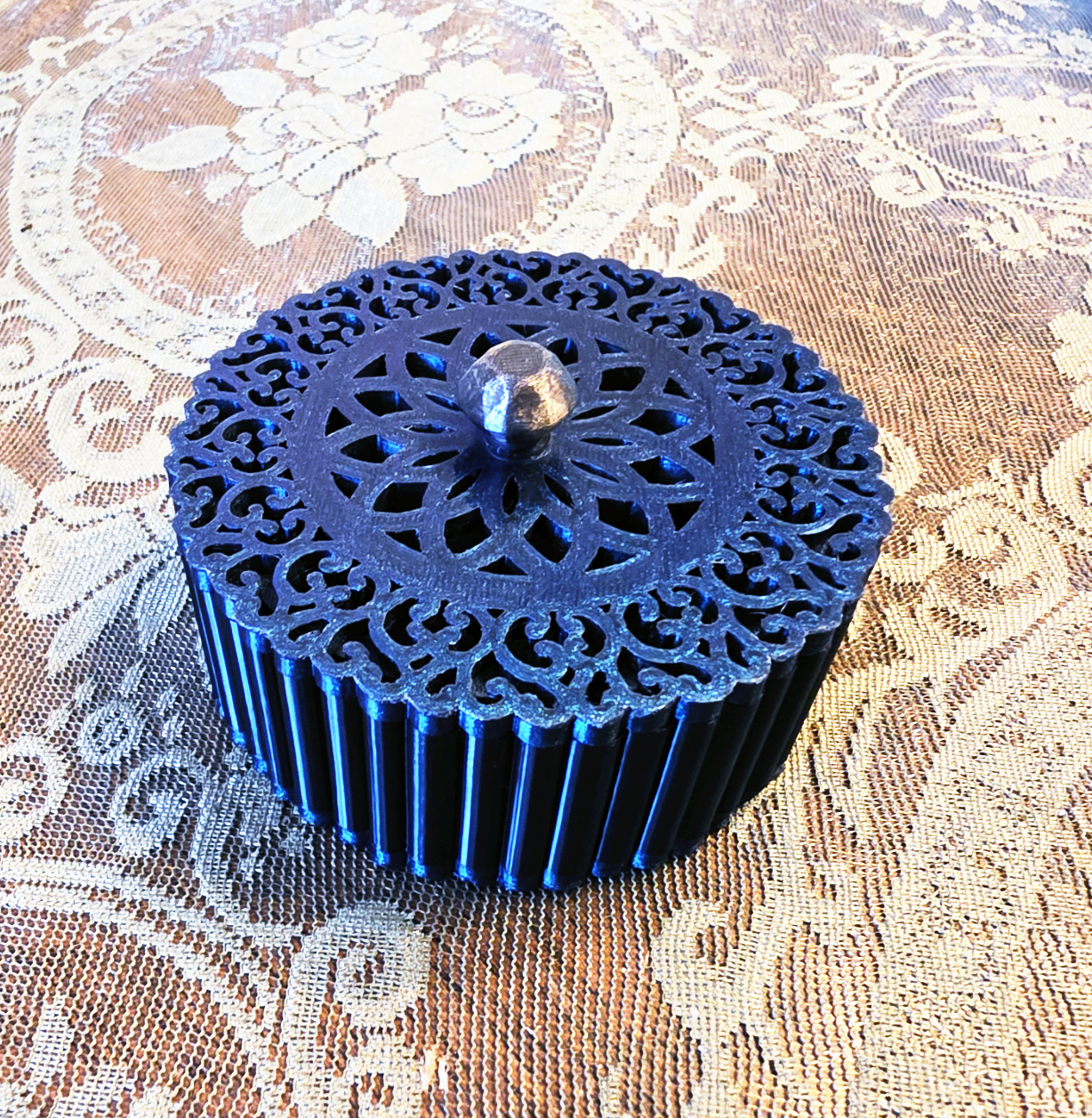 Mandala filigree-design jewelry box