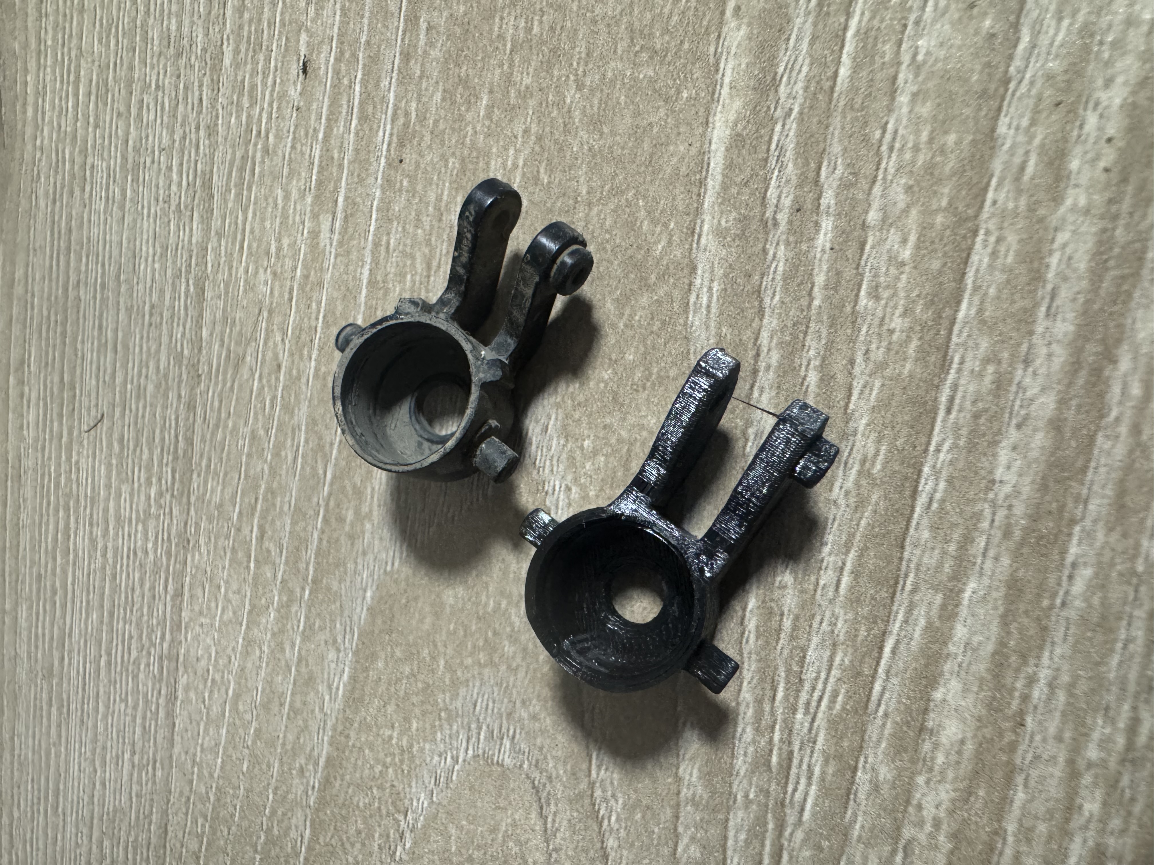 MN82 RC axle hook left / right