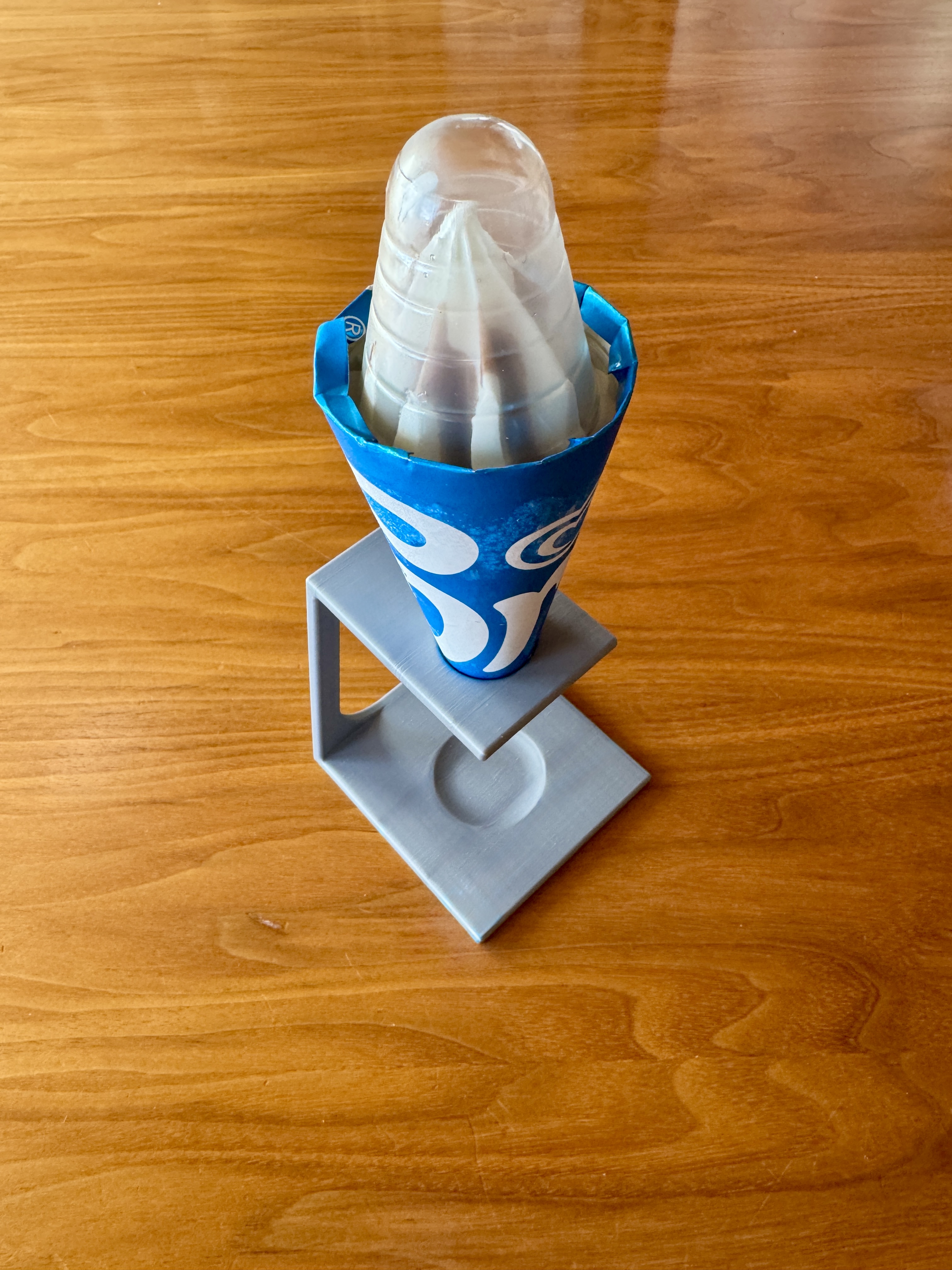 Ice Cream Cone Stand – Hands-Free Holder for Soft Serve Cones