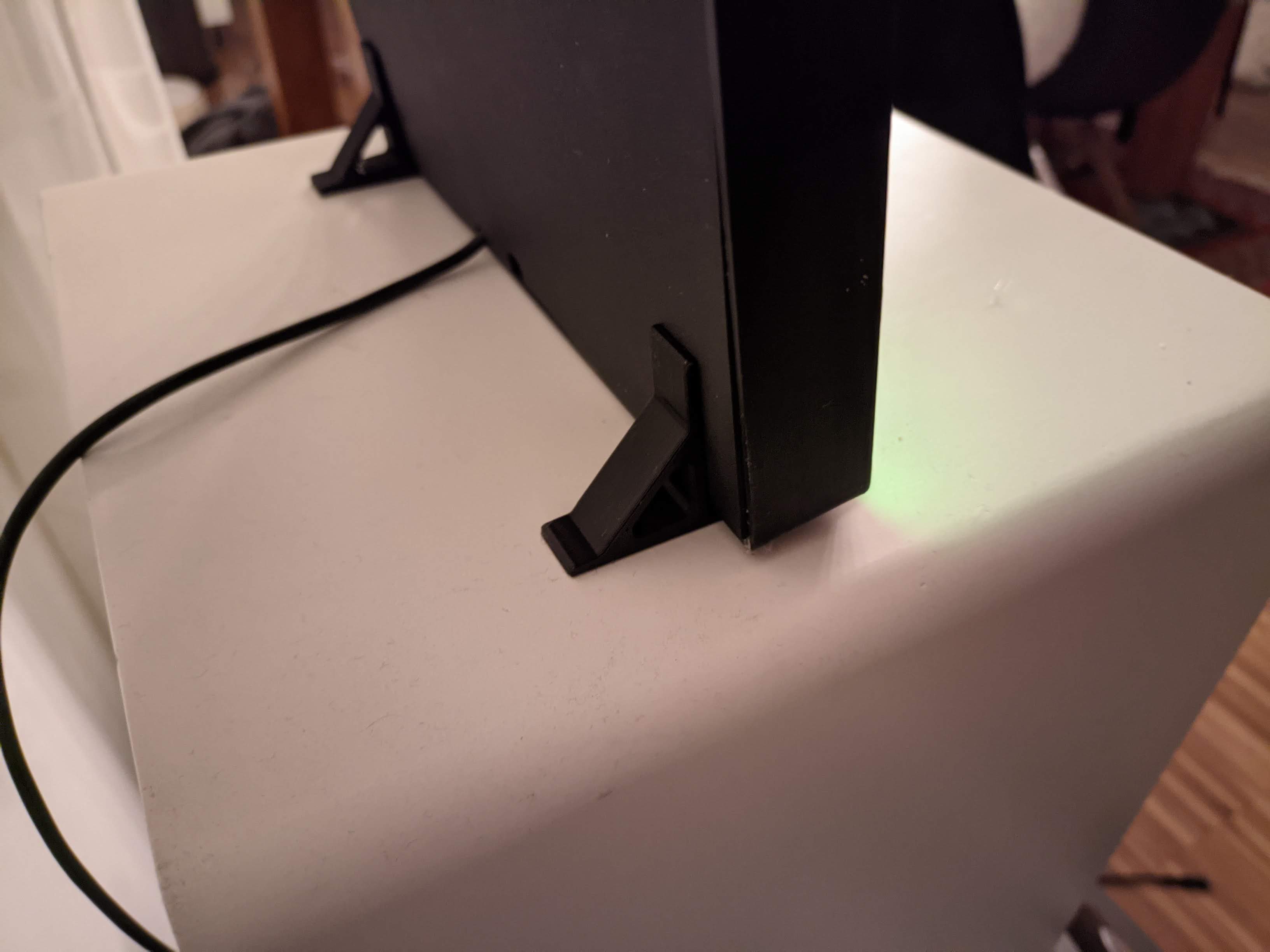 Miniatura 2 do modelo 3D Alternative Stand for Modified WordClock Case