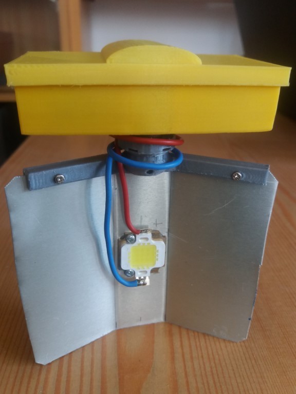 WIFI controlled 10W servo lamp with stroboscopic effect by Boda