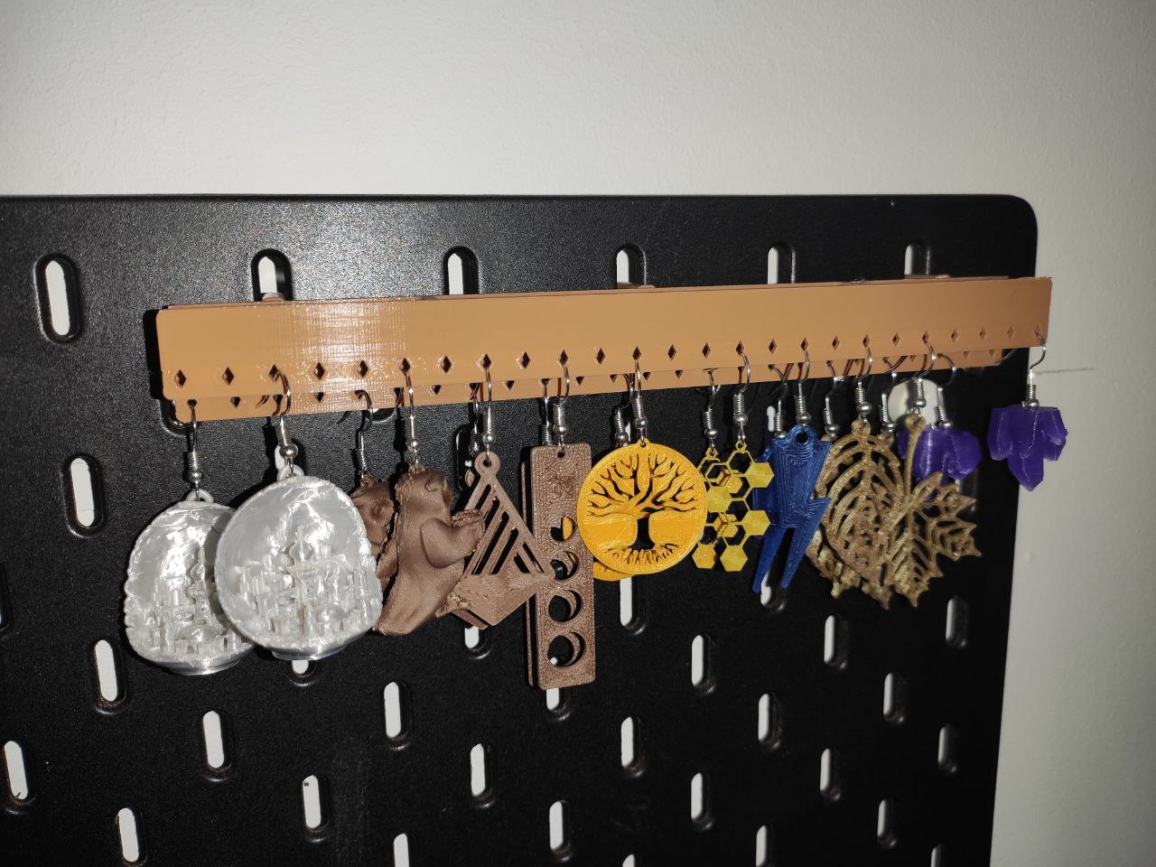 Skadis earring hanger