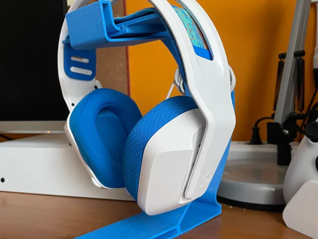 Minimalistic Headphone Stand