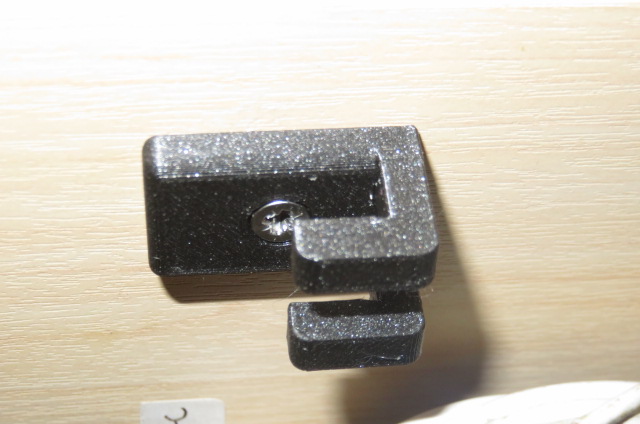 USB cable hook