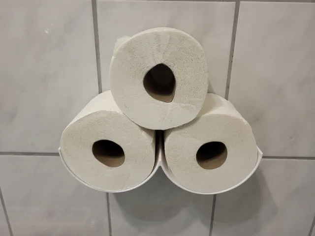 Simple Toiletpaper Holder for 3 rolls