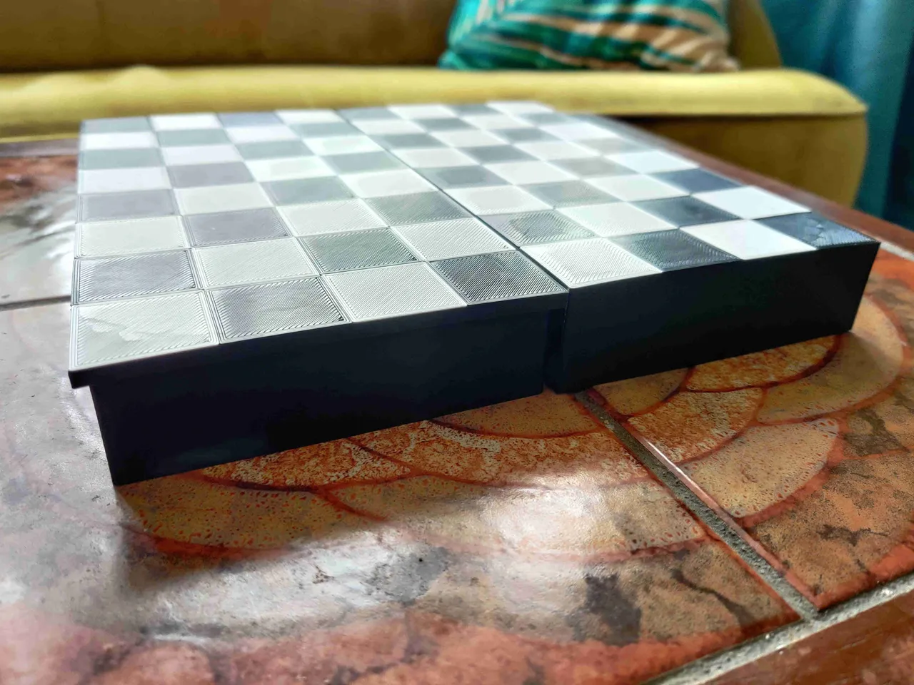 Chess board (2 part - box and lid) by mattsimus