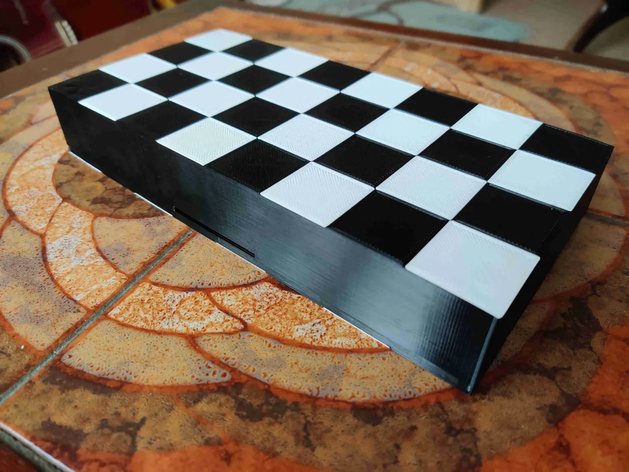 Chess board (2 part - box and lid) by mattsimus