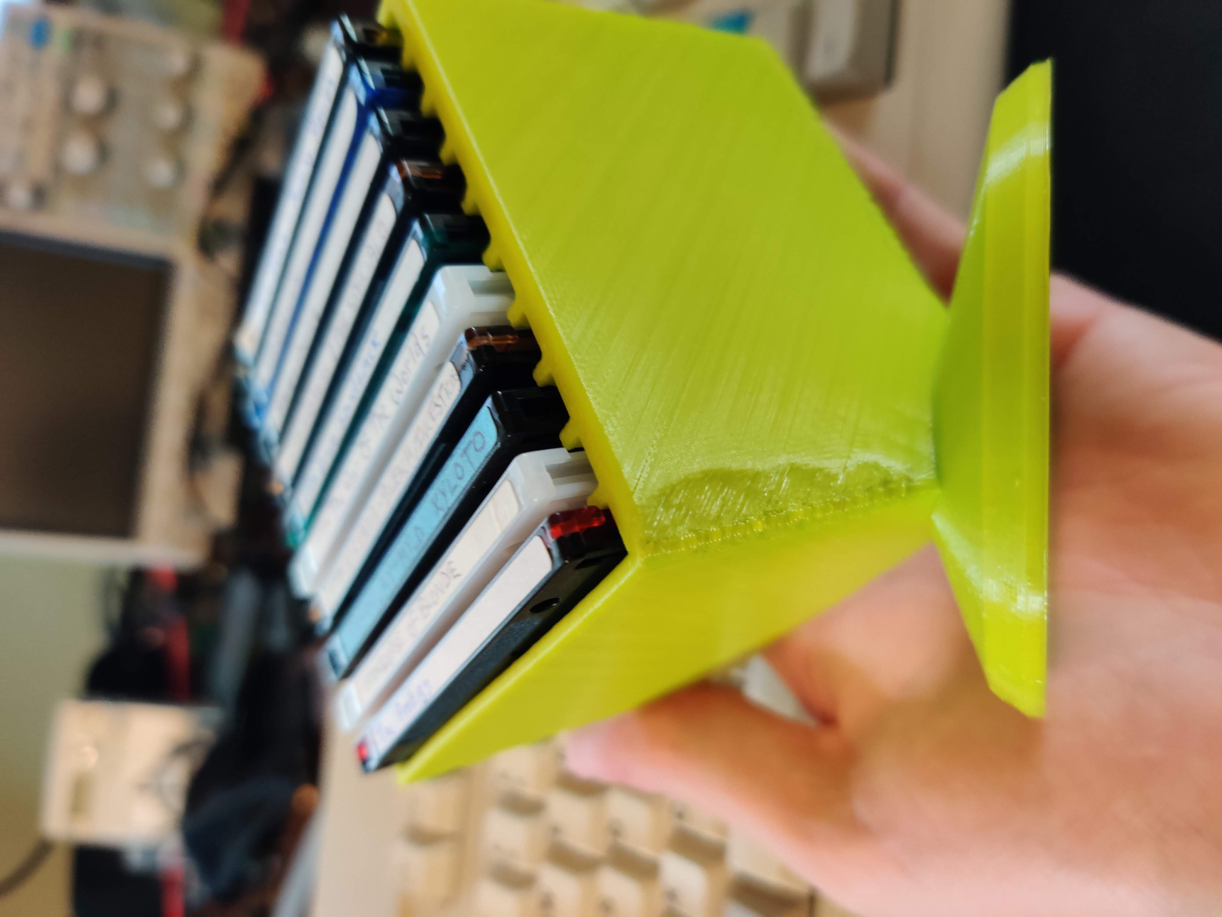 Minidisc angled storage case by mattsimus Download free STL model