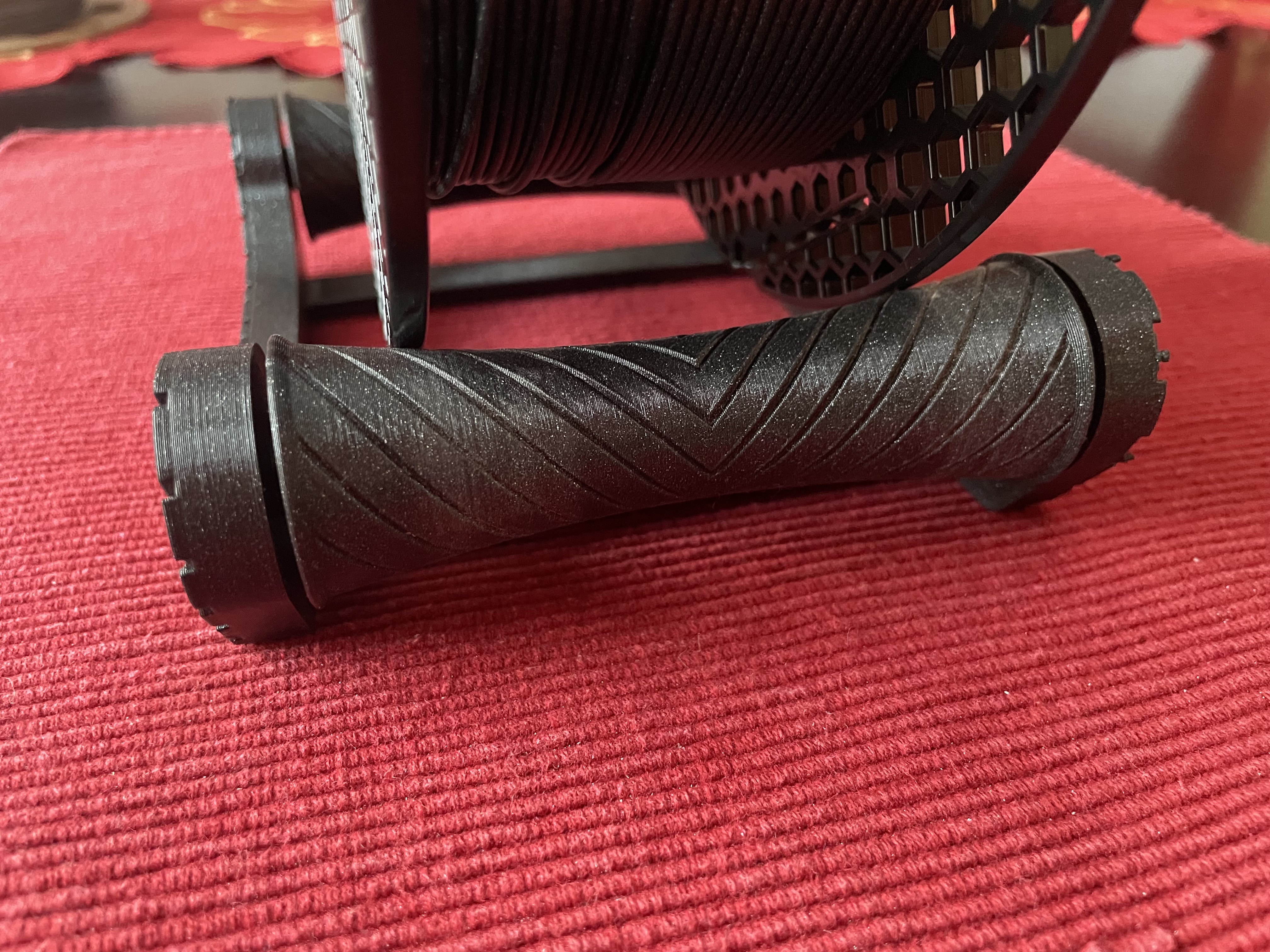 Miniatura 4 do modelo 3D Parabolic Filament Spool Roller
