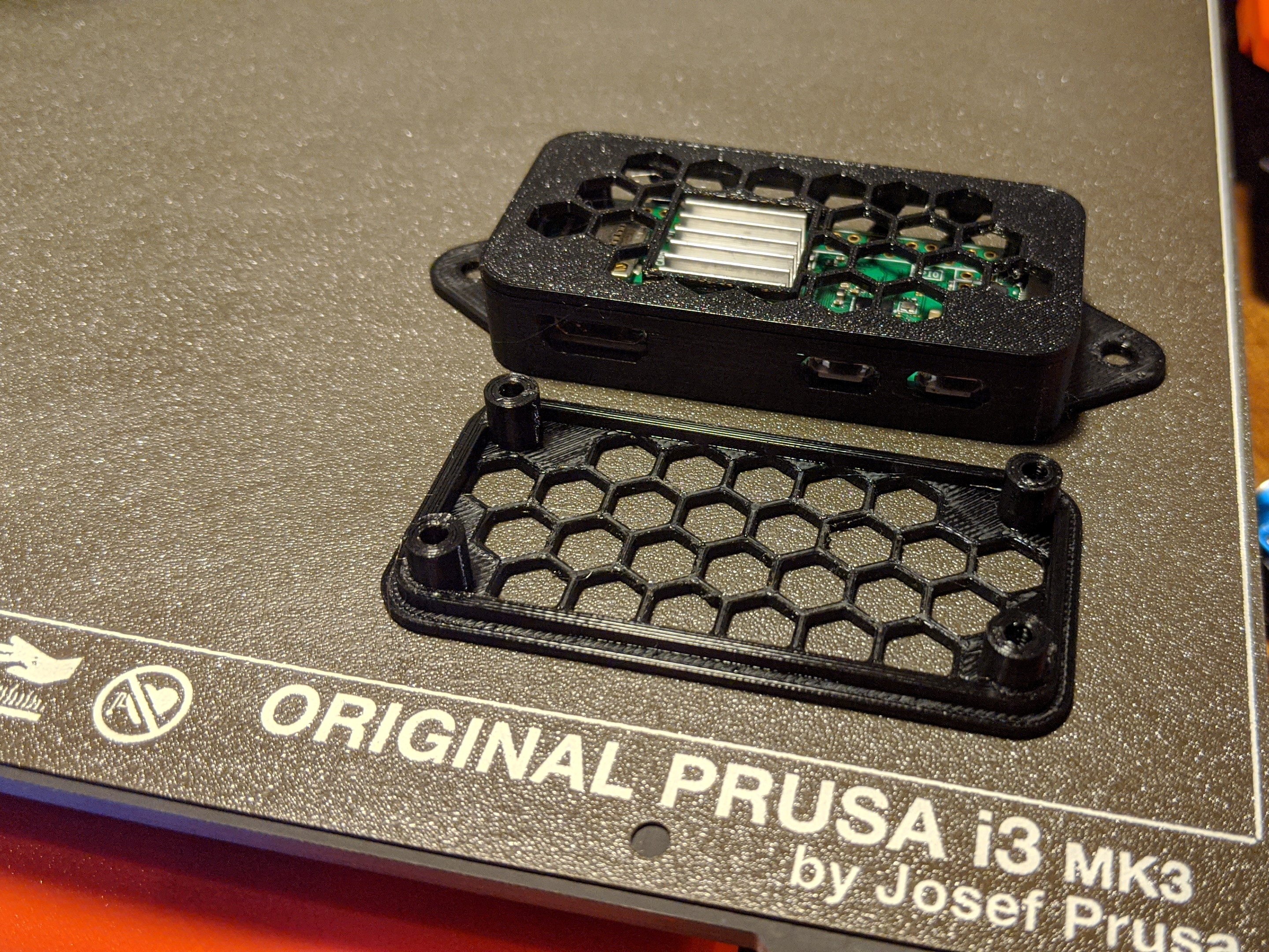 Miniatura 2 do modelo 3D Raspberry Pi Zero Slim Case with Mounting Tabs