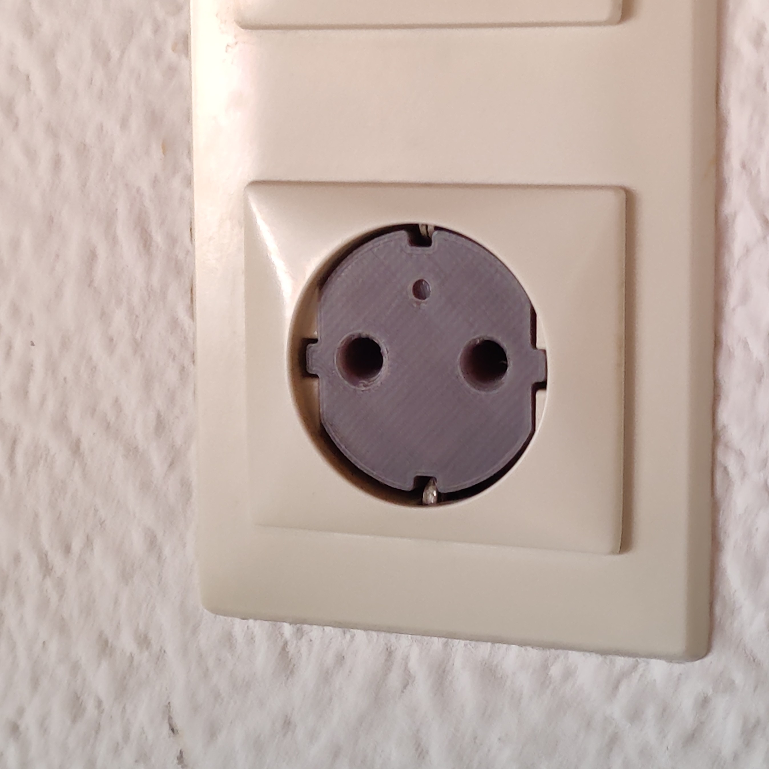 Child proofing cover for type F outlet