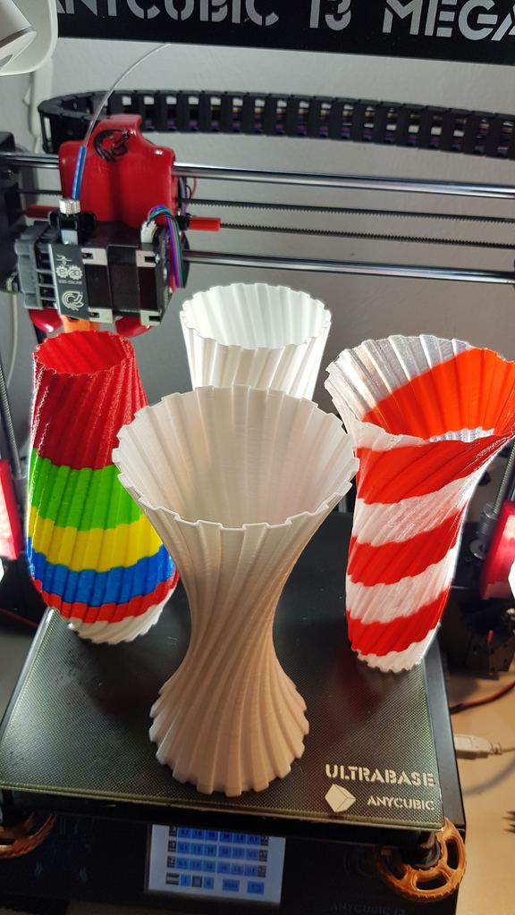 Miniatura 3 do modelo 3D Simple vases