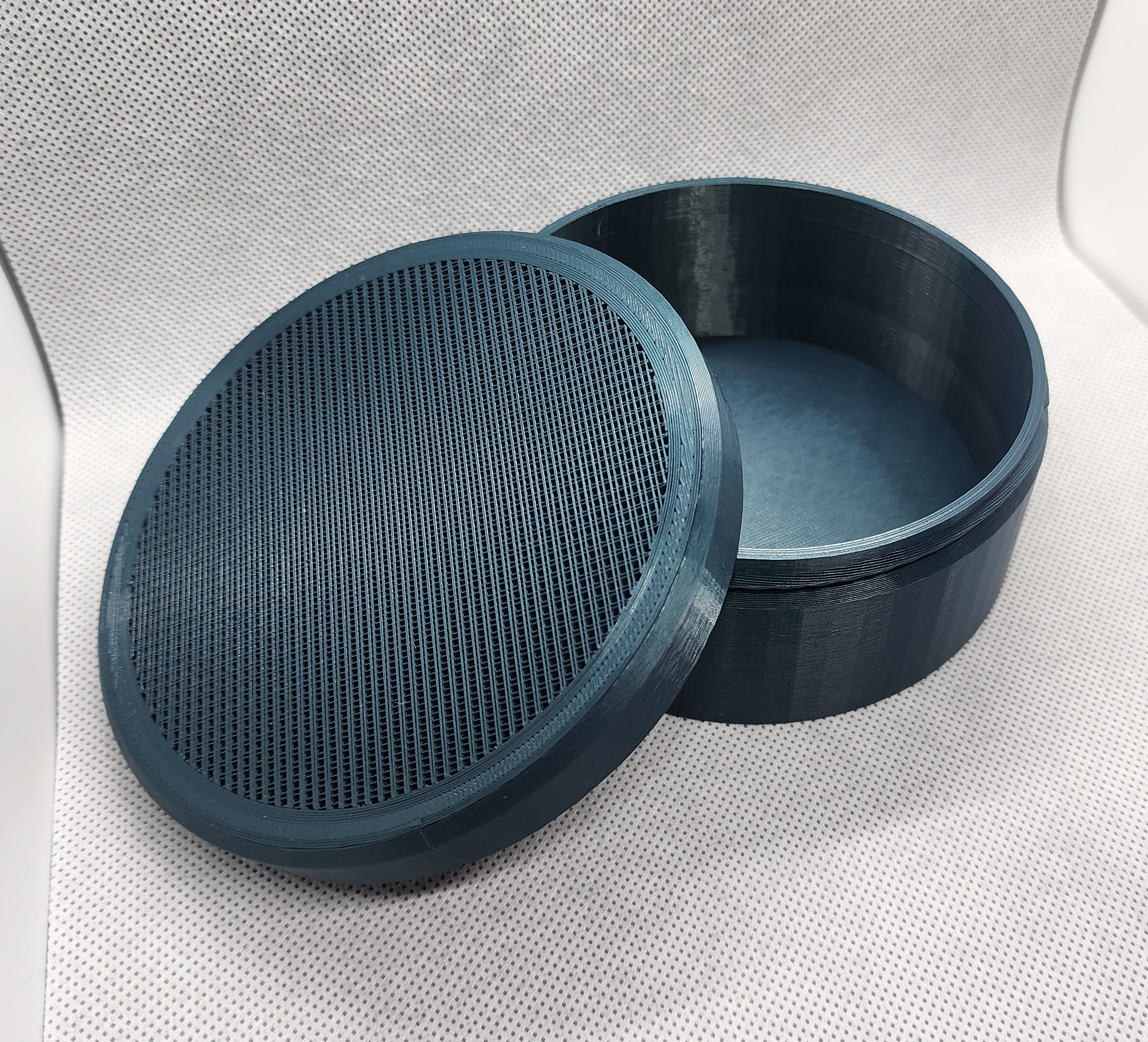 Screw-top container ⛆ desiccant holder