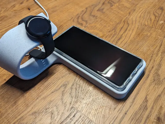 Google Pixel 7 Pro & Pixel Watch Wireless Charging Station
