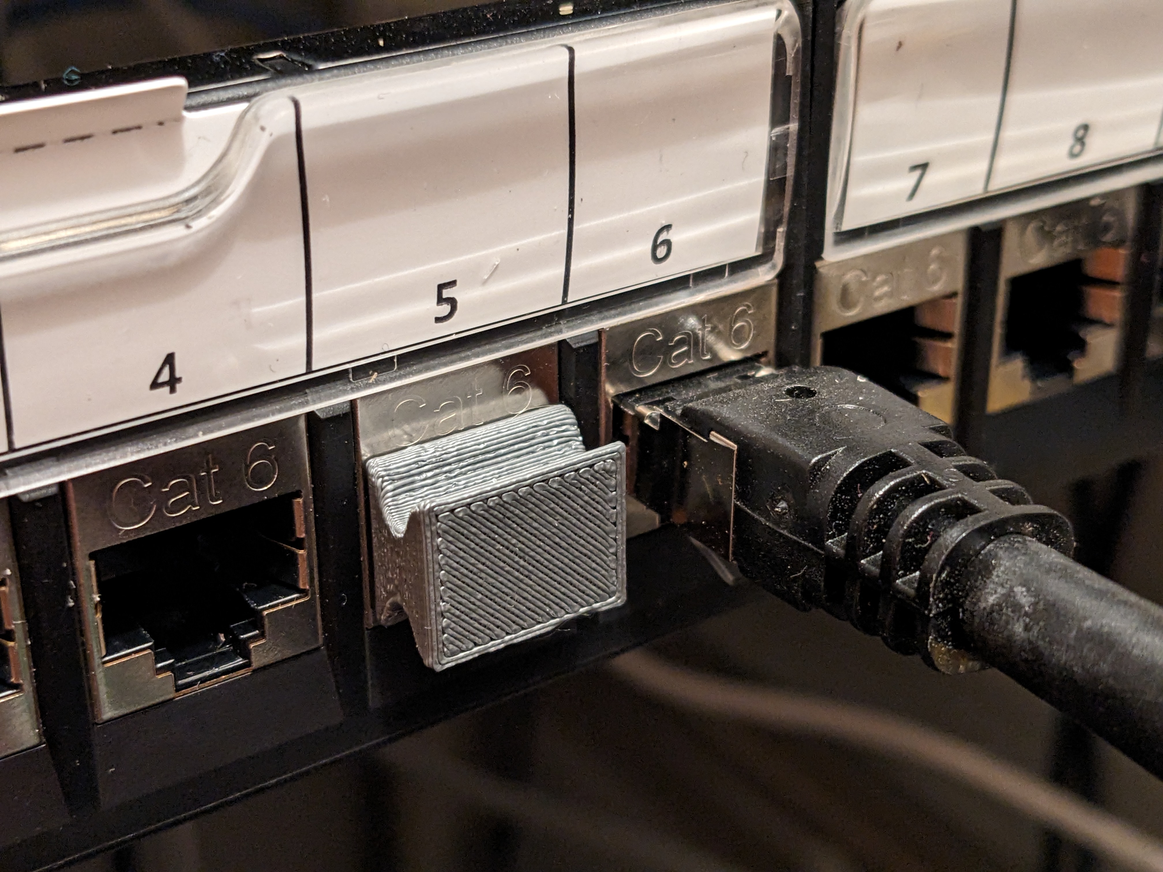 Miniatura 4 do modelo 3D Ethernet Plug with Pull Tab