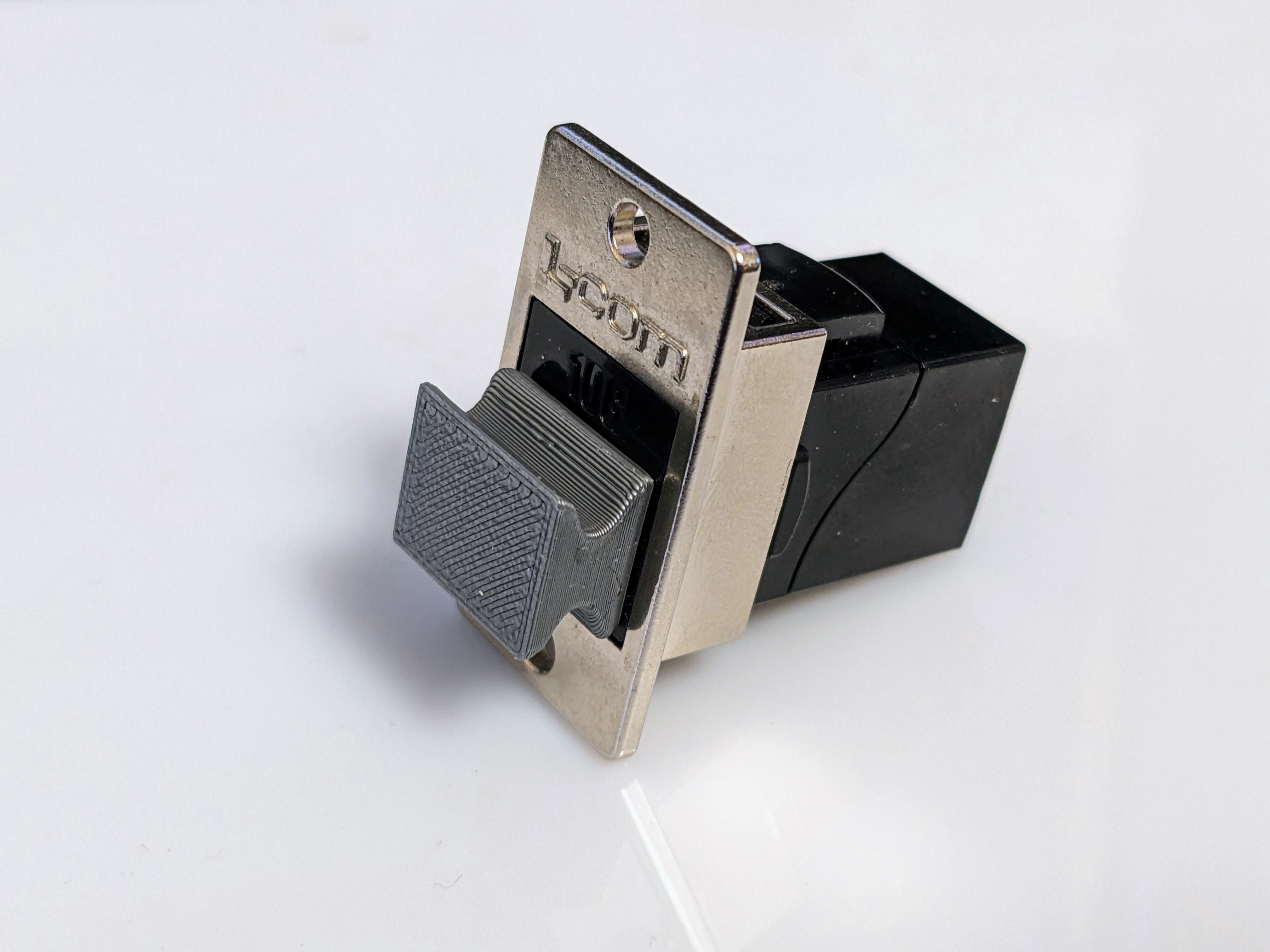 Miniatura 2 do modelo 3D Ethernet Plug with Pull Tab