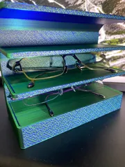 Sturdy glasses shelf
