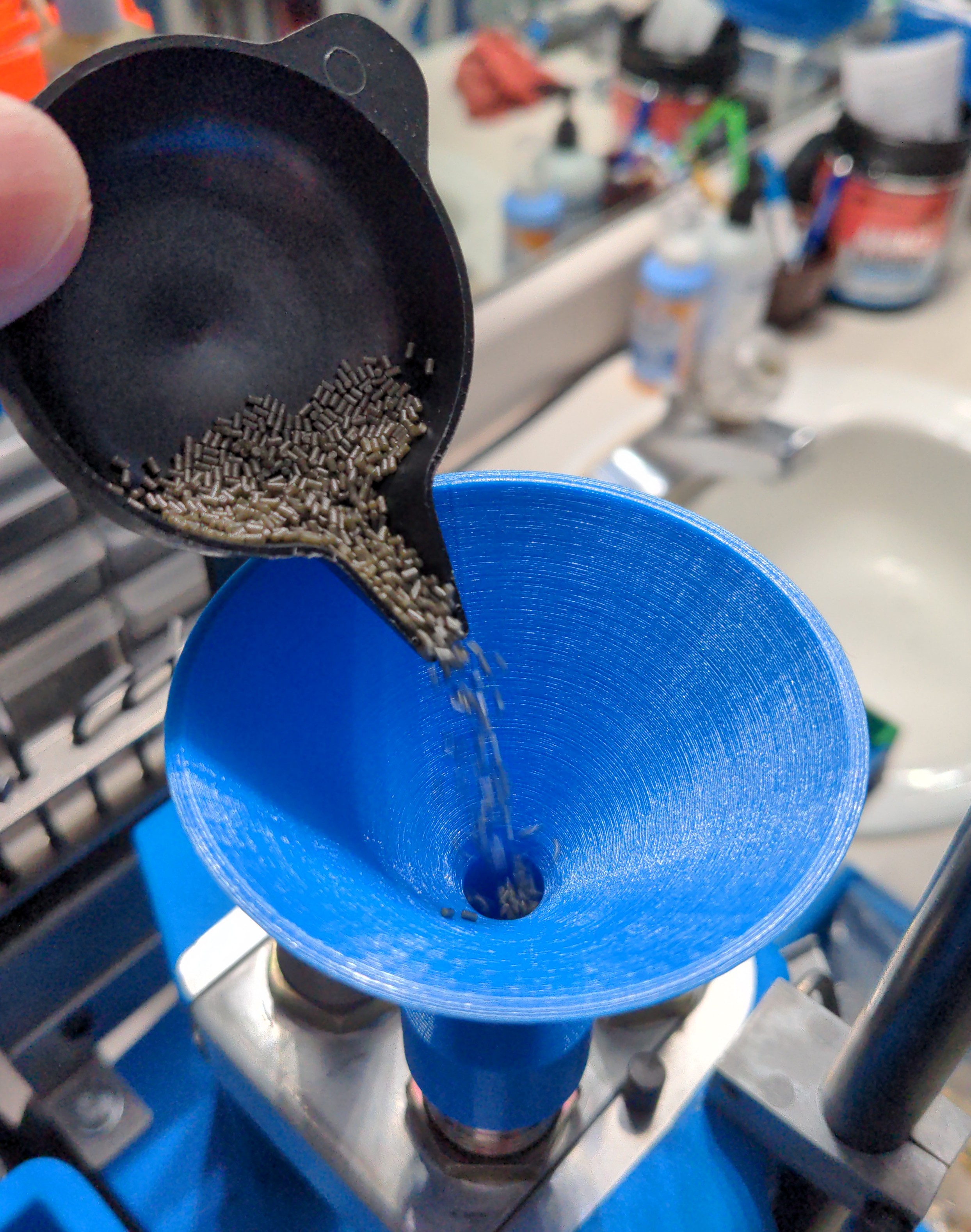 Dillon 550 Manual Powder Funnel by Hydraulic Jack Download free STL