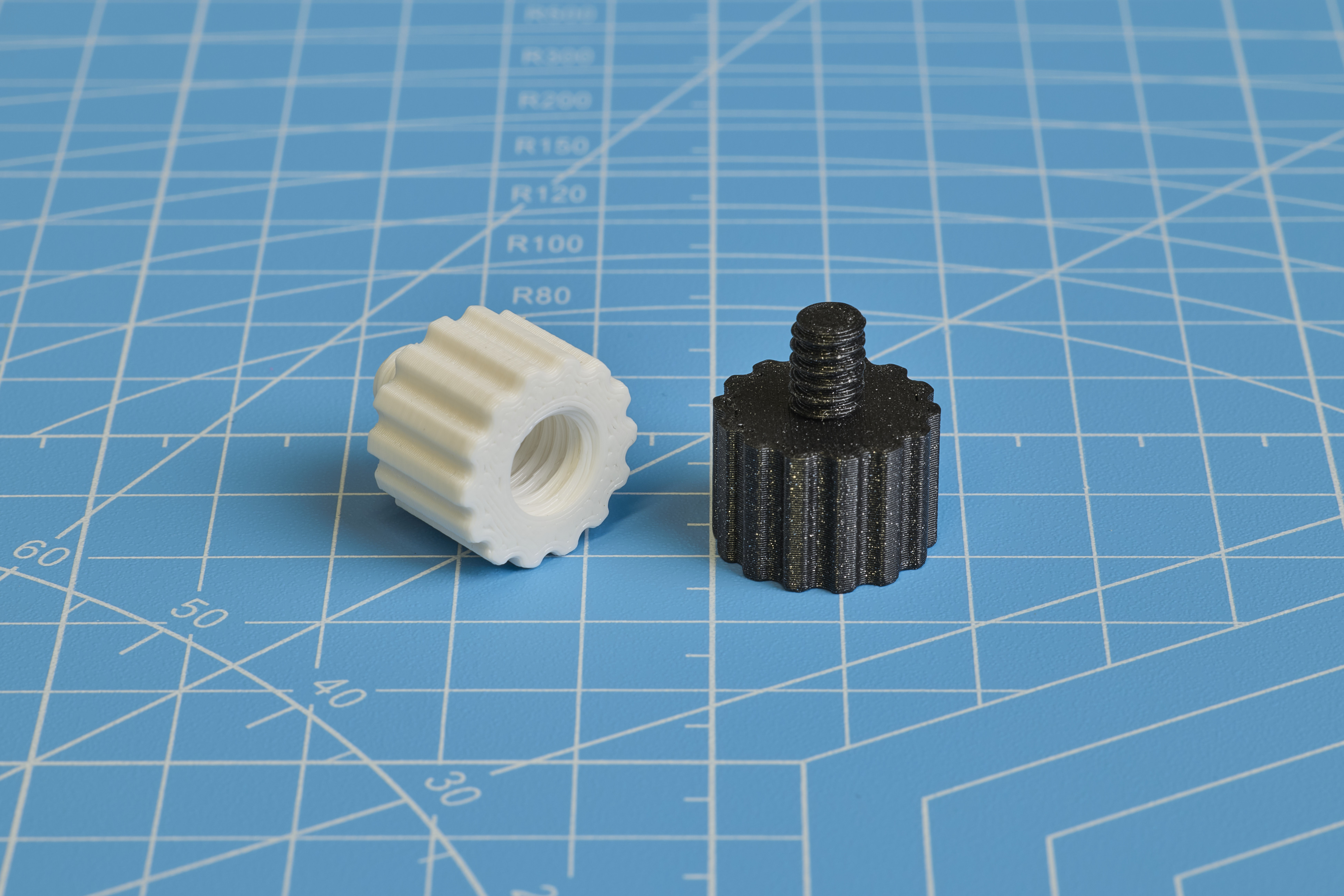 3/8" to 1/4" screw adapter (Photo/video)