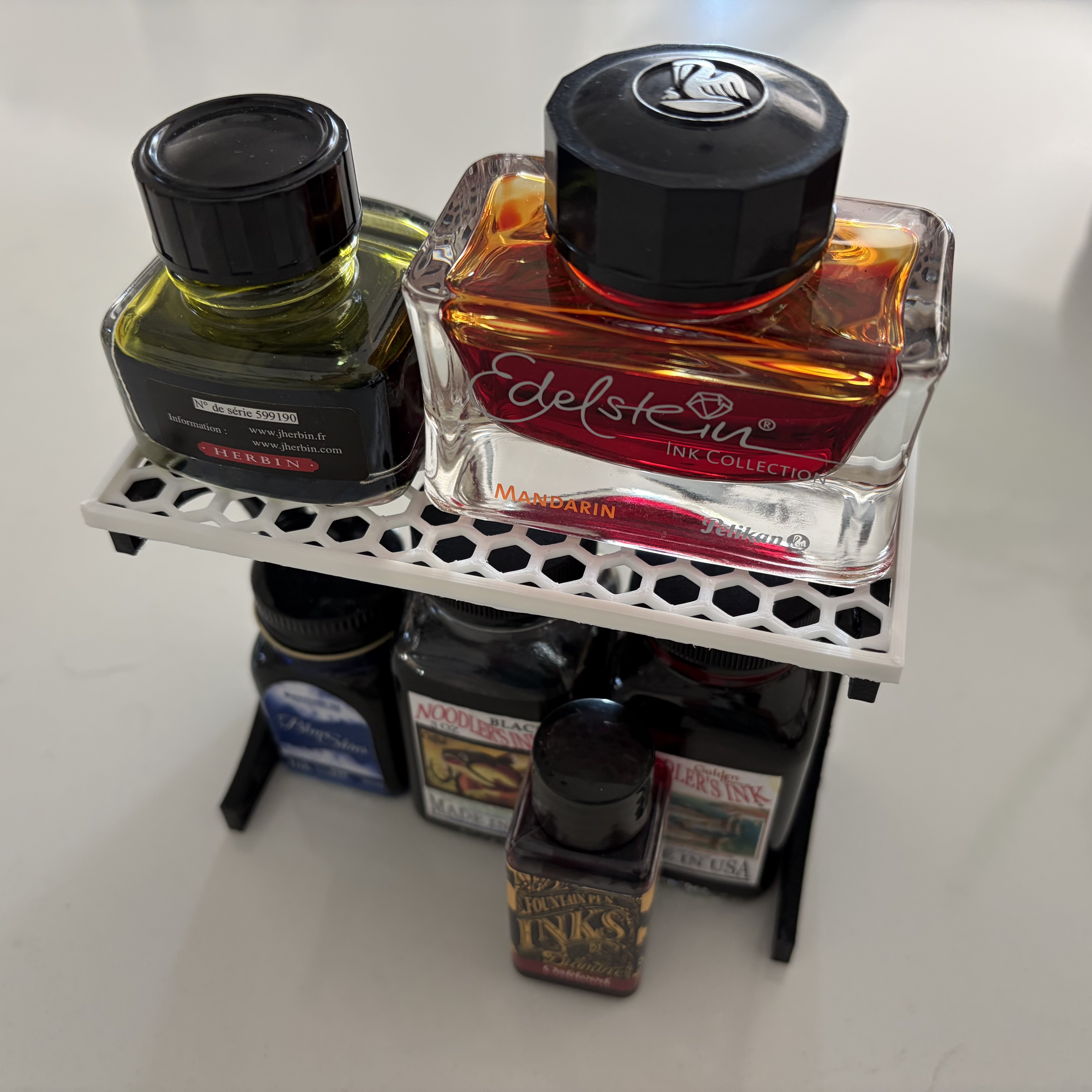 Miniatura 2 do modelo 3D Modular Ink Bottle Shelf