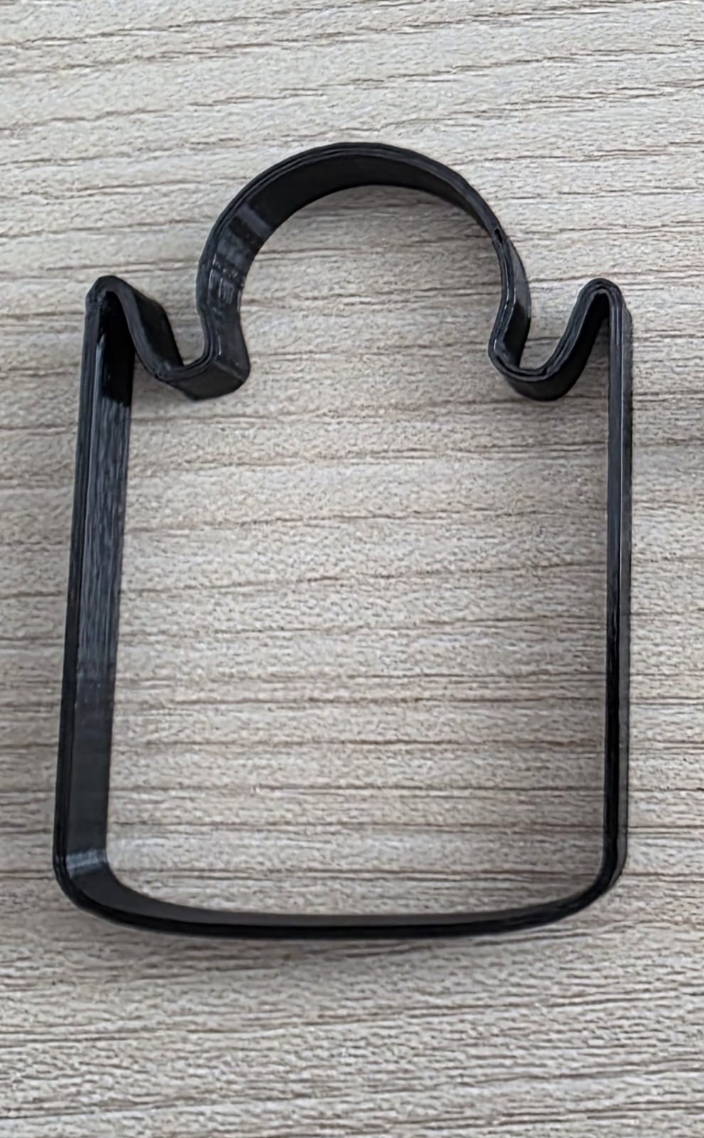 Gingerbread insulator cutter
