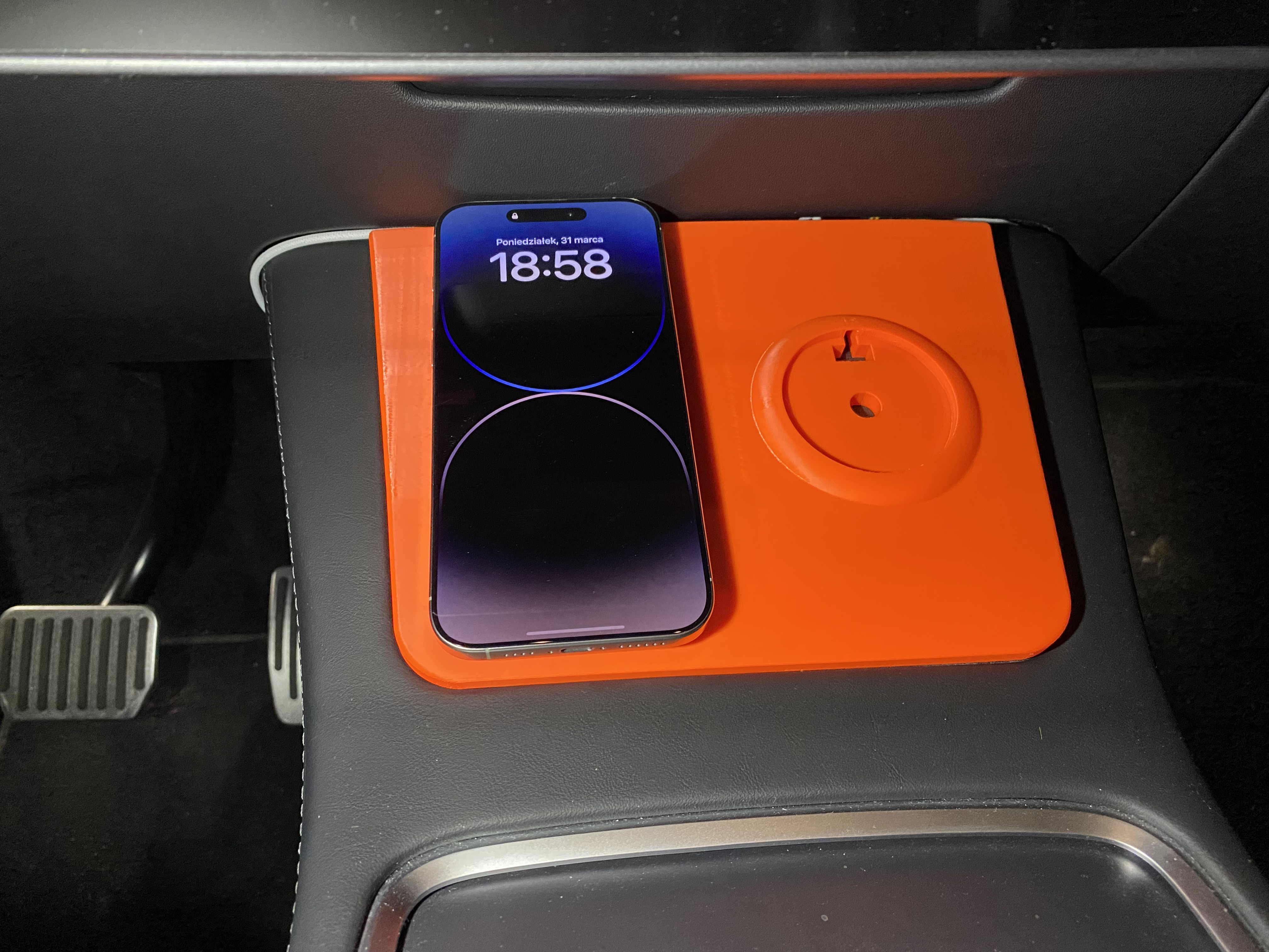 Tesla Y 2020-2024 MagSafe iPhone