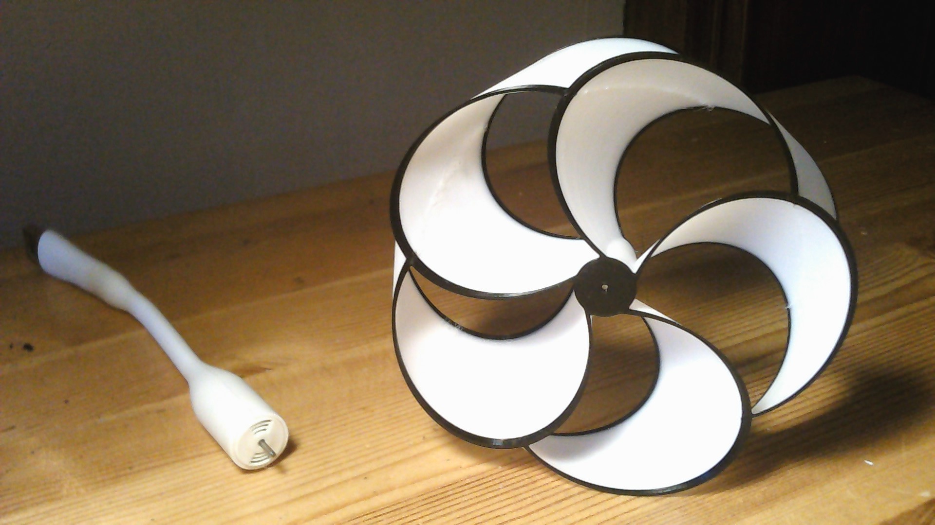 Toroidal fan blades