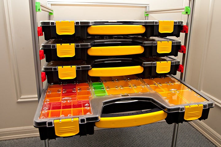 Extrusion shelving system