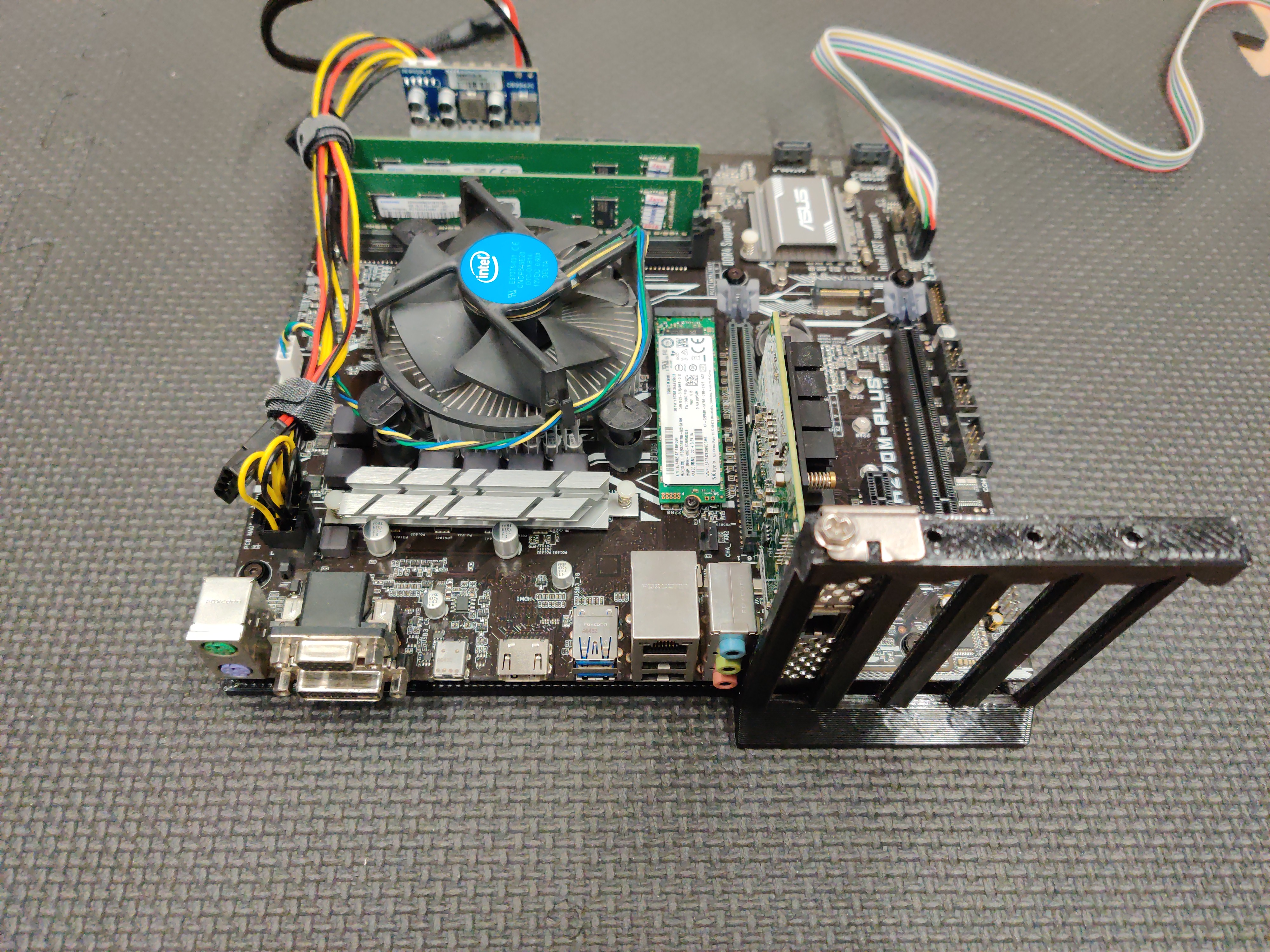Miniatura 2 do modelo 3D Basic Micro ATX test bench