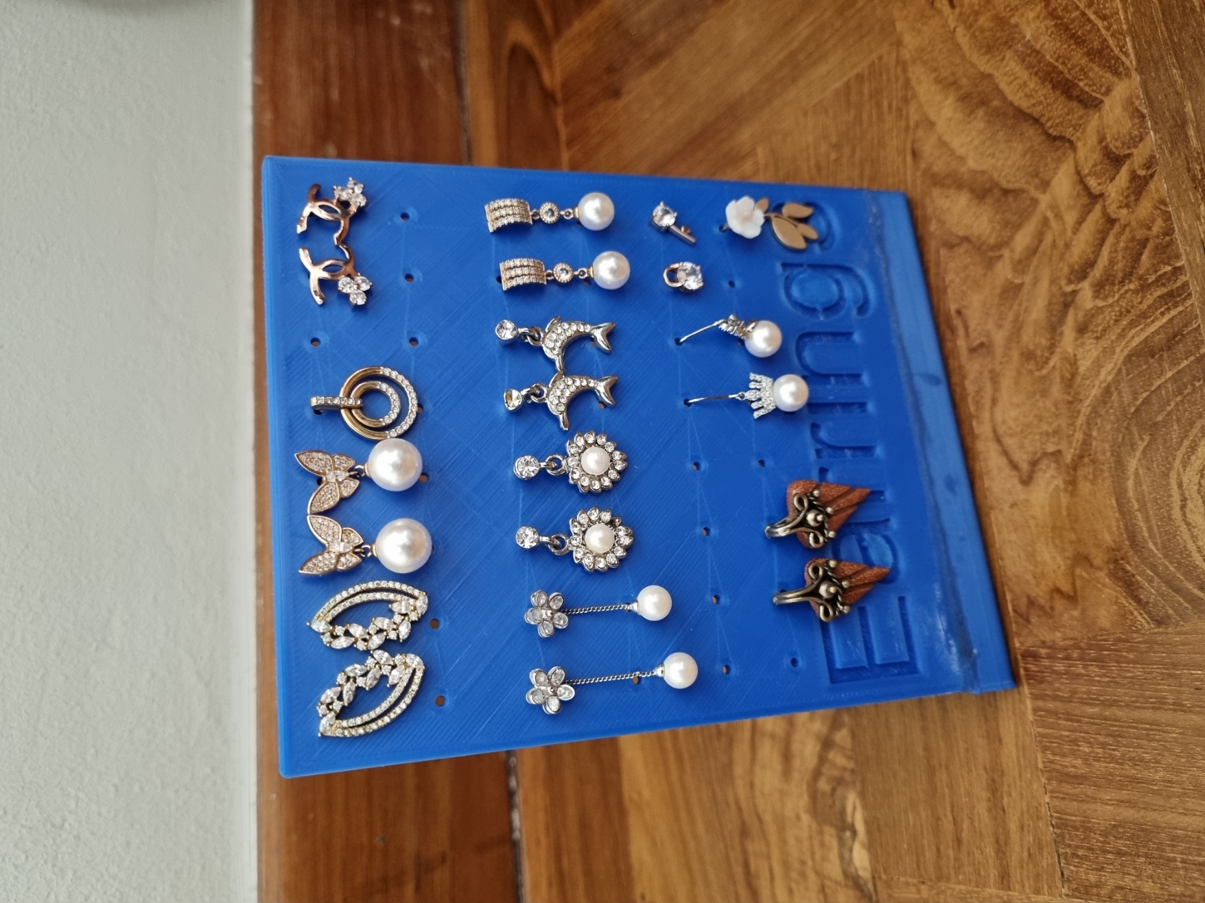 Earring rack