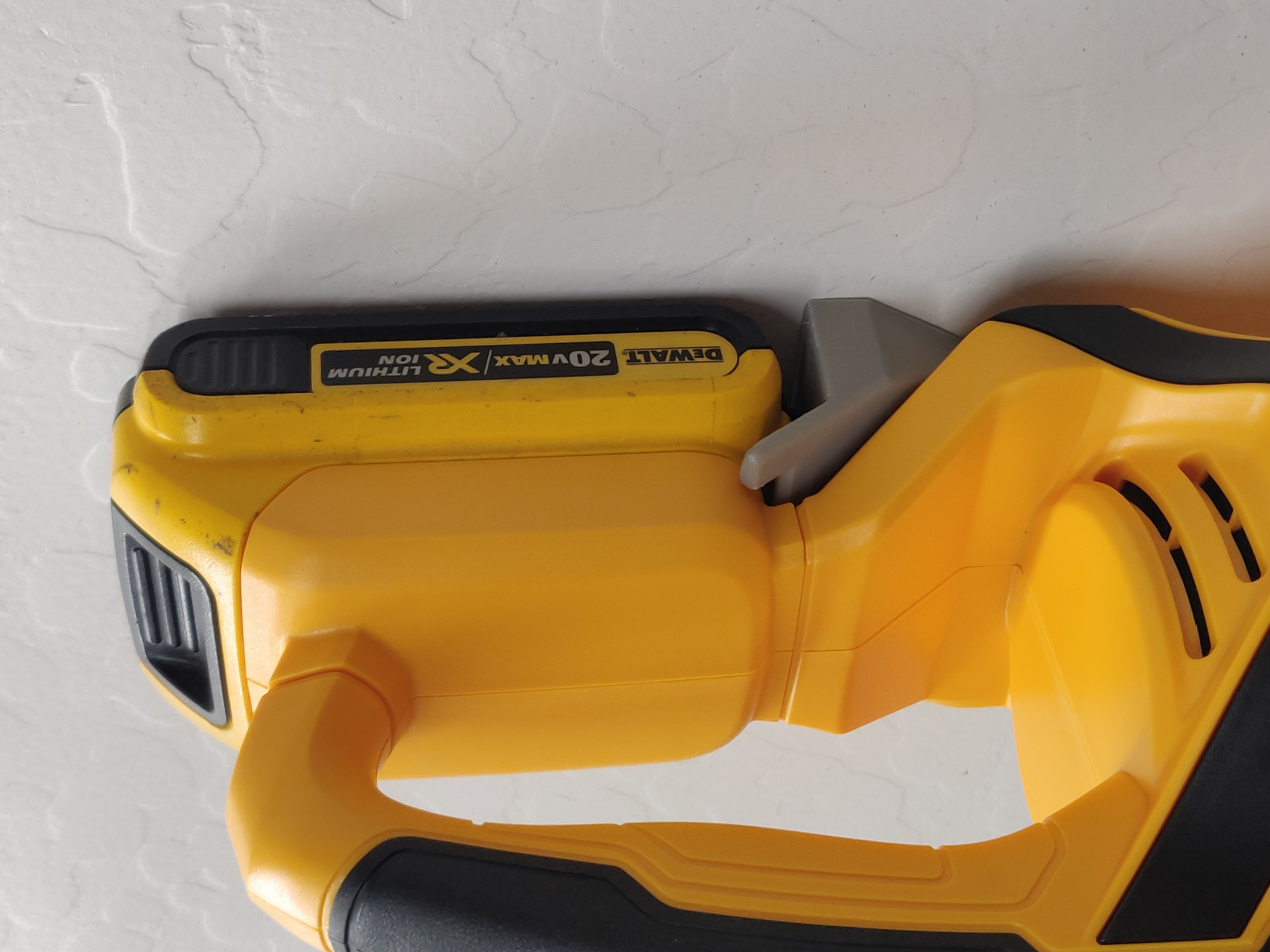 Dust buster hand vac wall mounting bracket - DeWalt / Mellif / Morclin