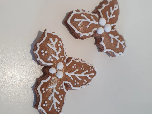 Holly leaf cookie/gingerbread cutter