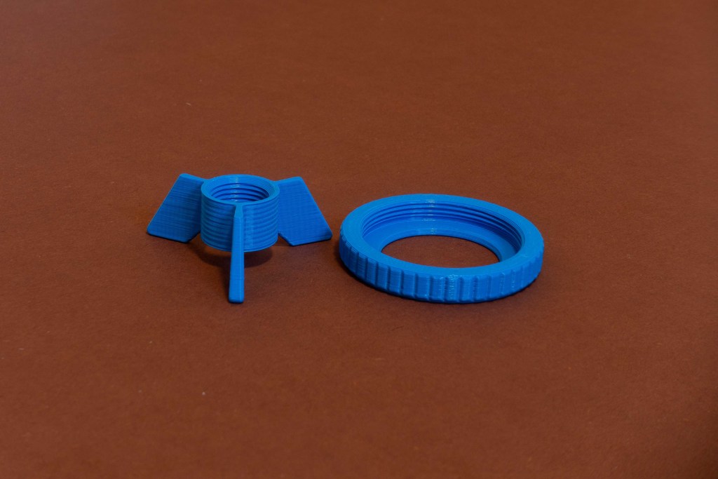 Miniatura 4 do modelo 3D Can you Thread? Mini Tripod Thread Benchmark