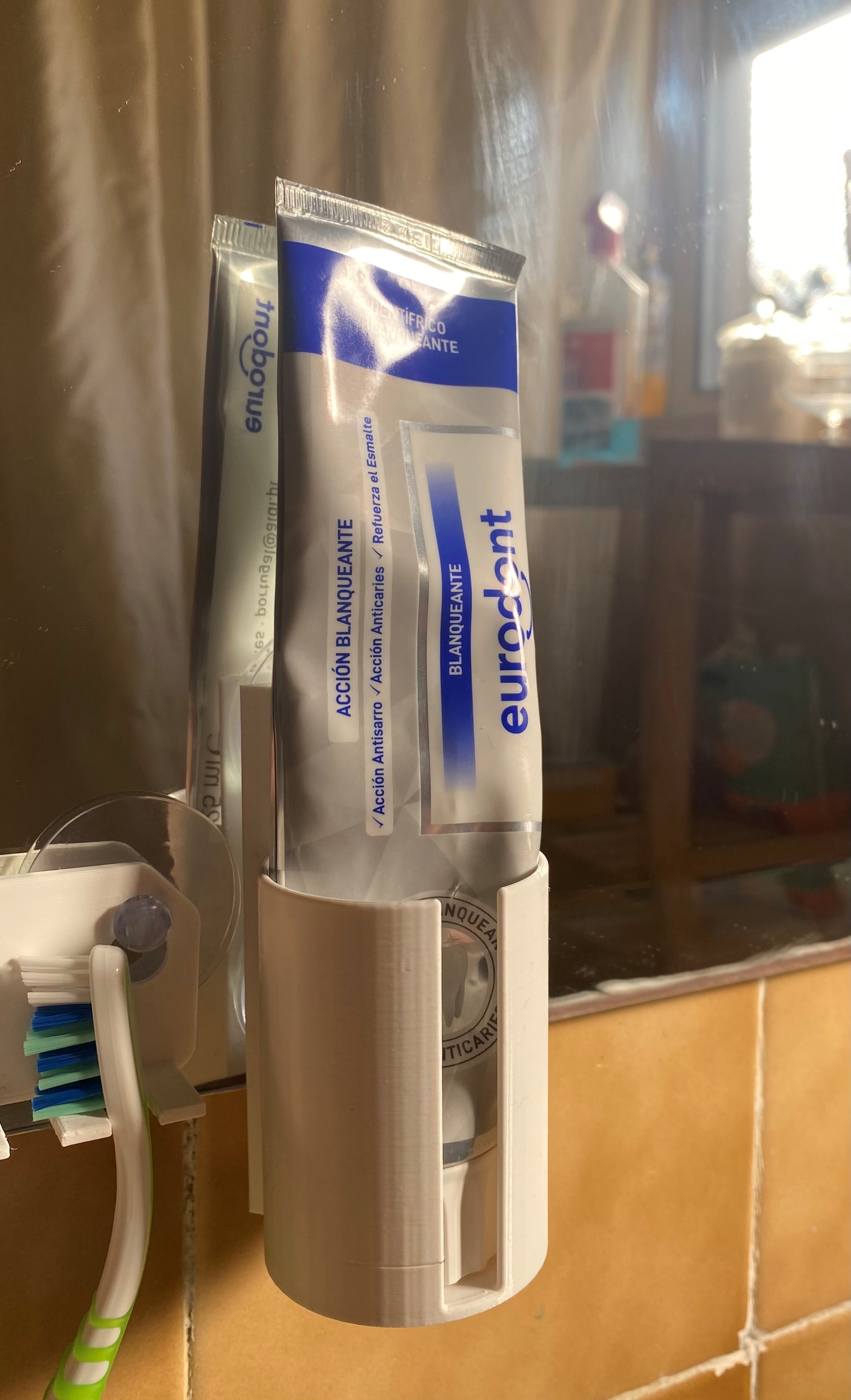 Pratical toothpaste suction cup holder by Nuno Vicente Download free