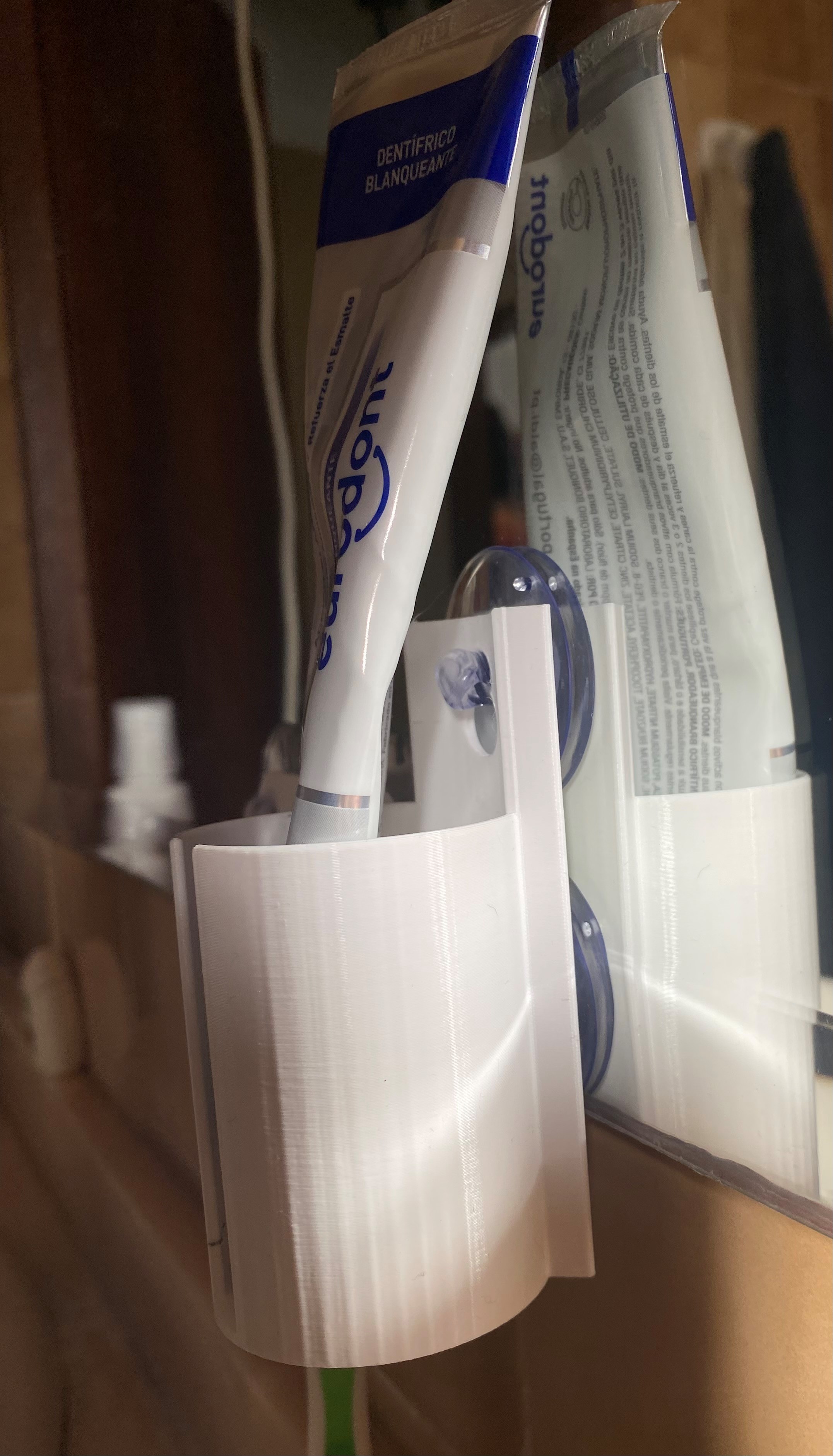 Pratical toothpaste suction cup holder by Nuno Vicente Download free