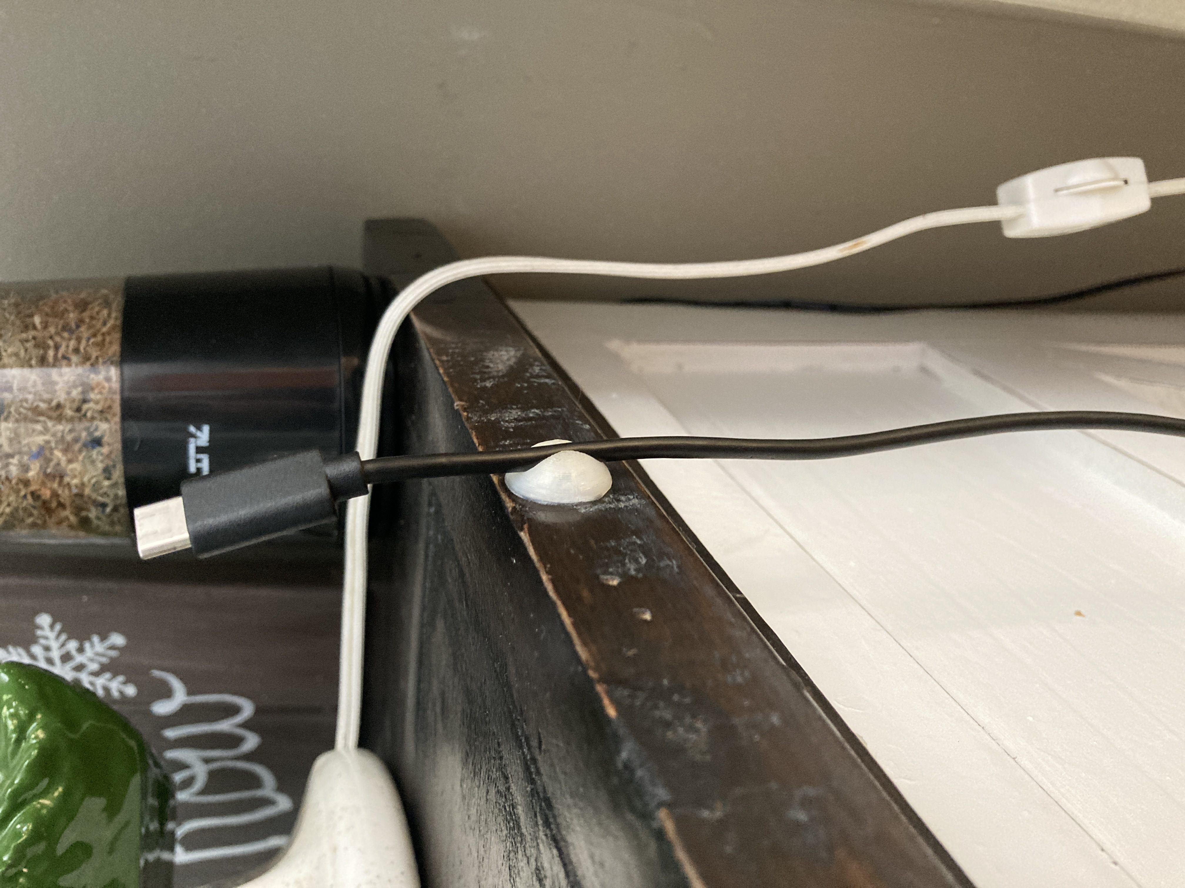 USB wire holder